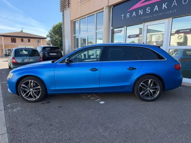 Audi A4 Avant view 8