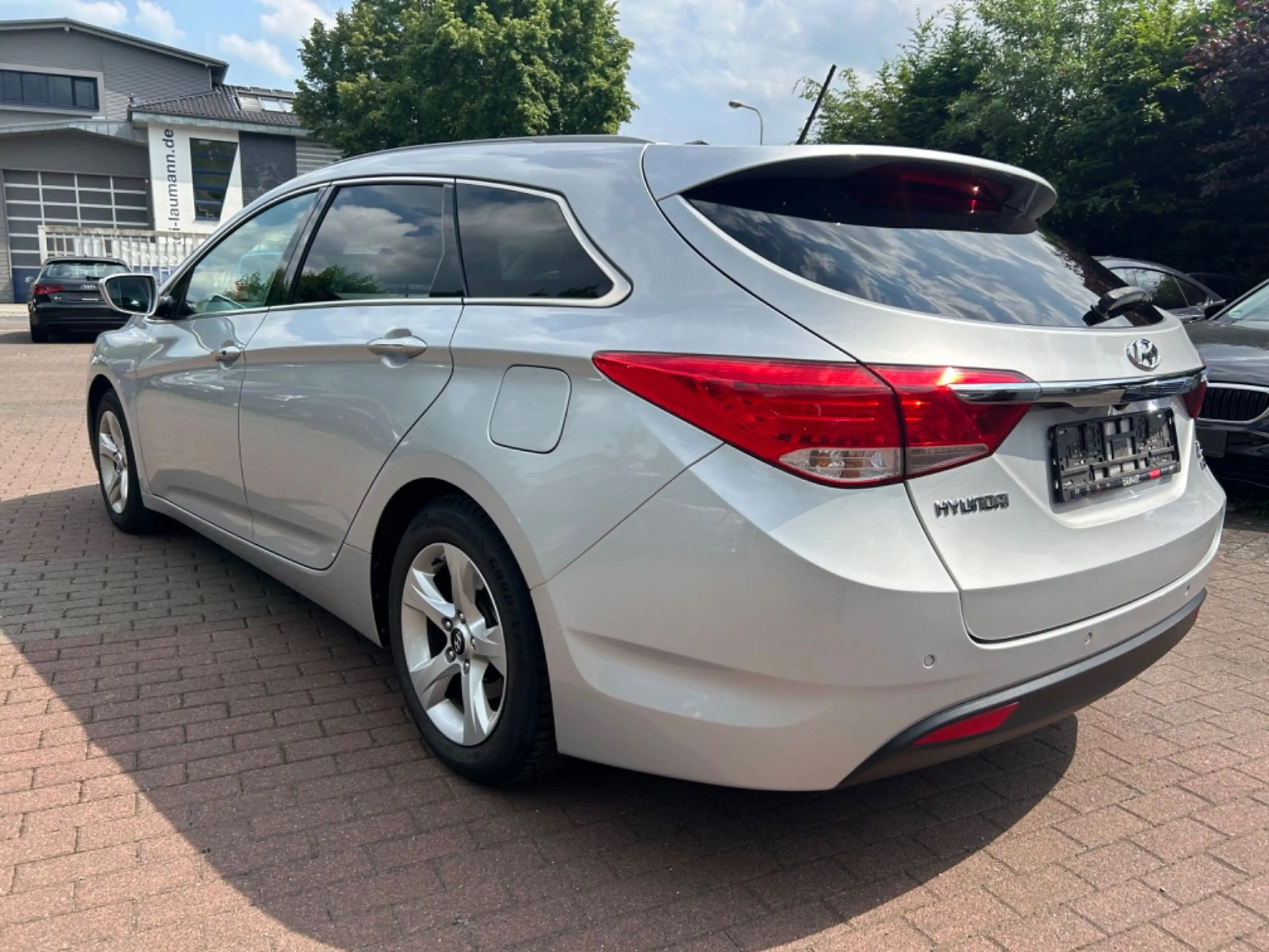 Hyundai i40 cw Style*Automatik*Keyless*Xenon*Navi*Kamera — photo 7
