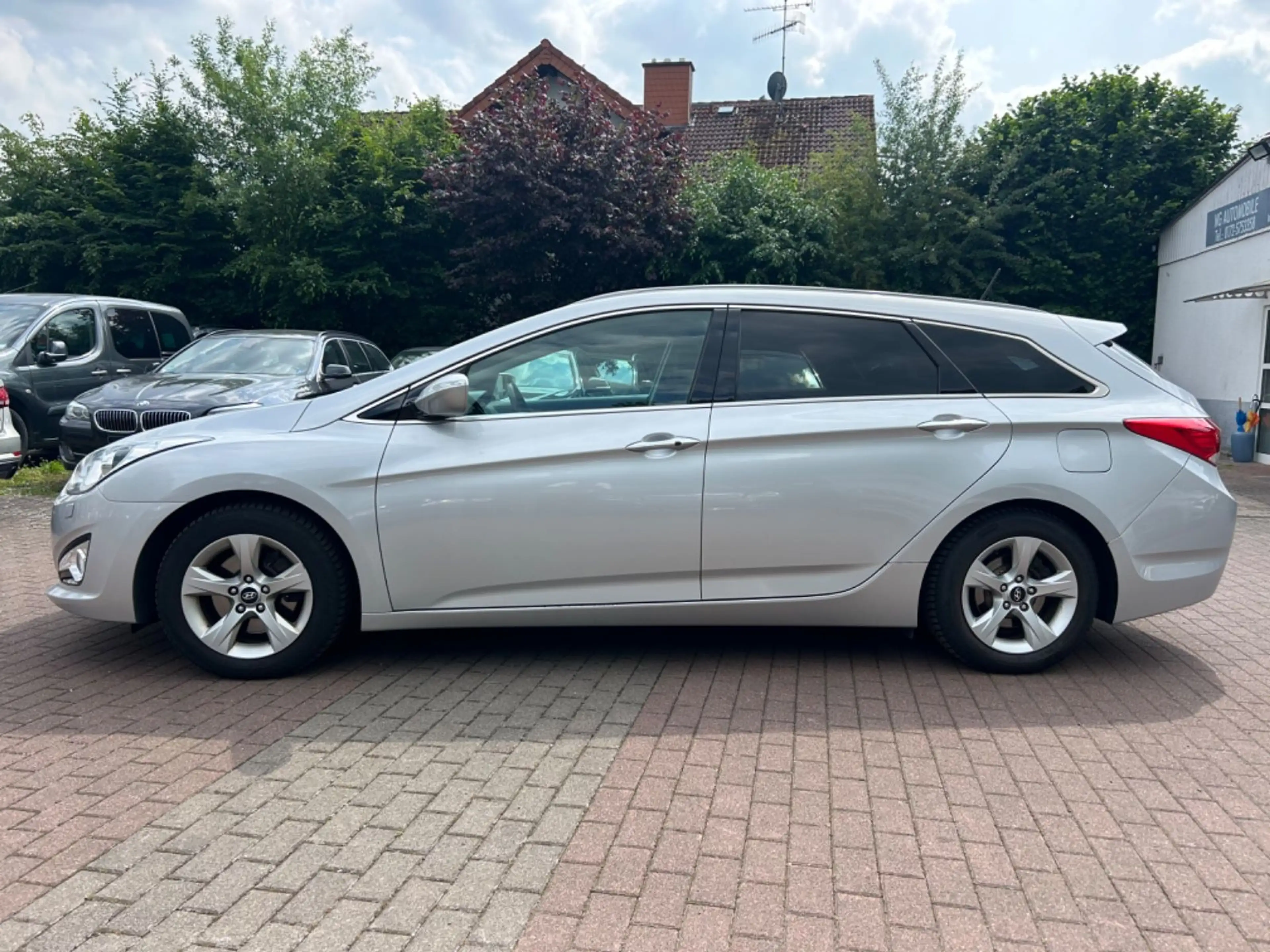 Hyundai i40 cw Style*Automatik*Keyless*Xenon*Navi*Kamera — photo 8