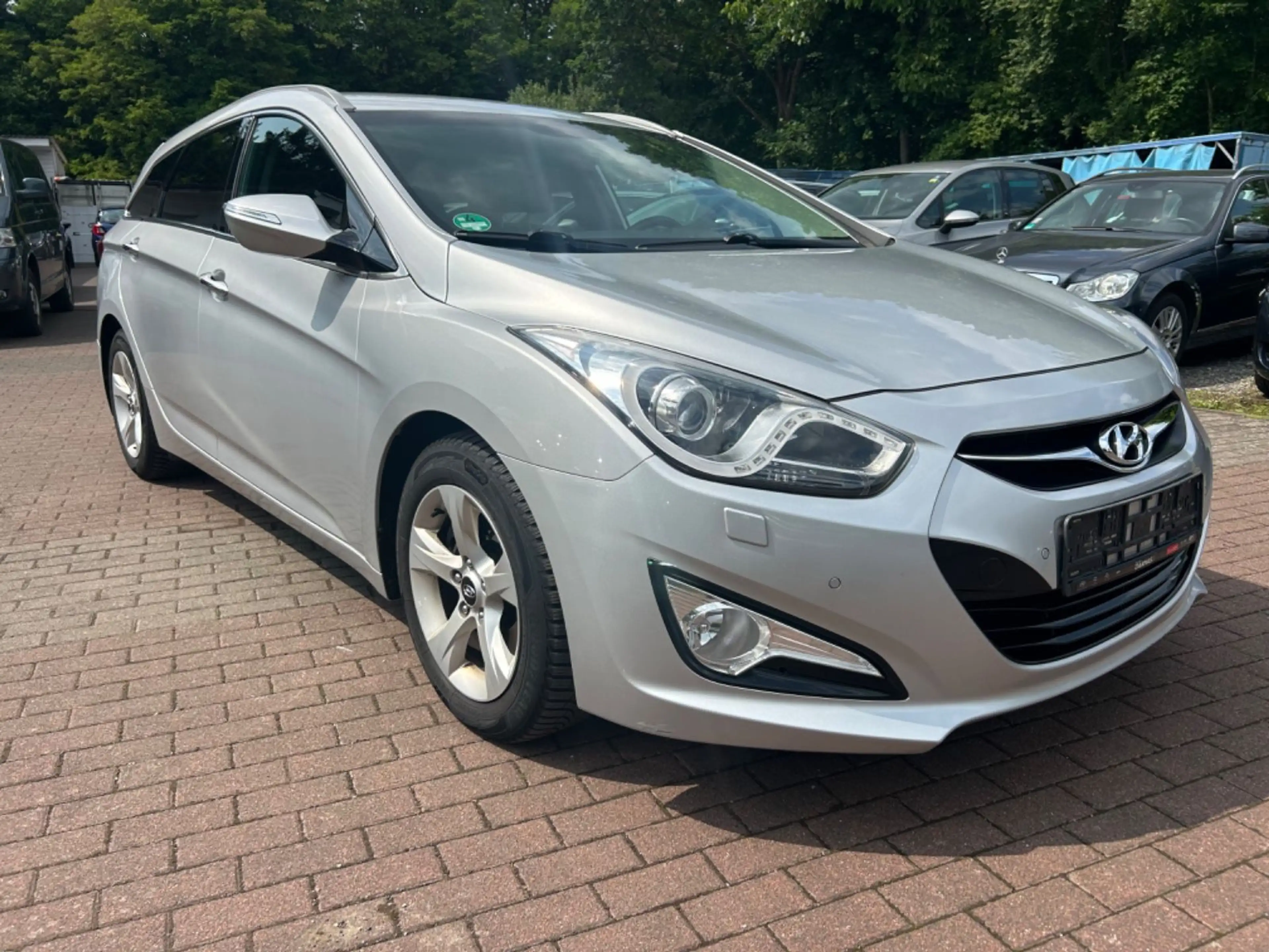 Hyundai i40 cw Style*Automatik*Keyless*Xenon*Navi*Kamera — photo 3