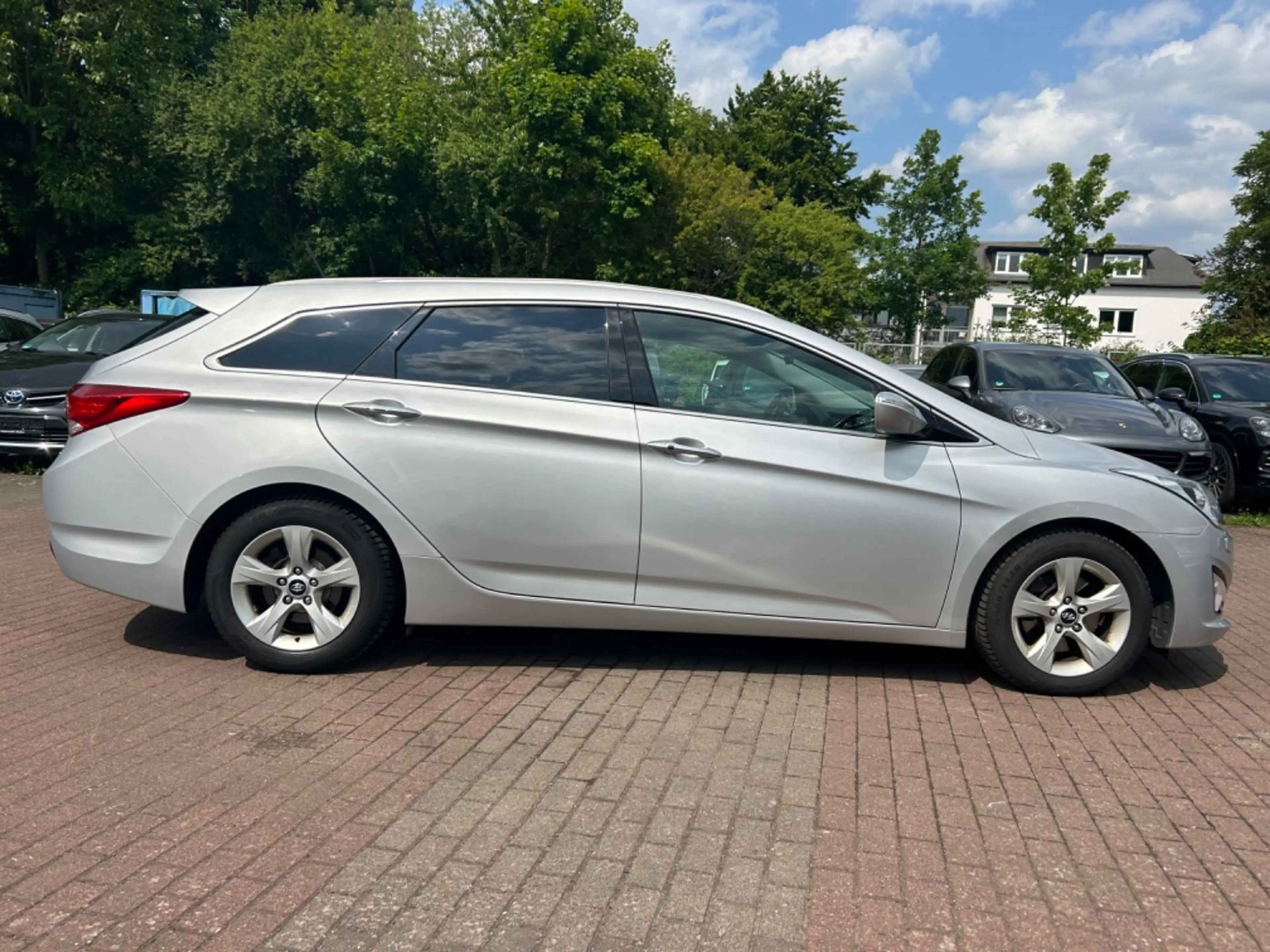 Hyundai i40 cw Style*Automatik*Keyless*Xenon*Navi*Kamera — photo 4