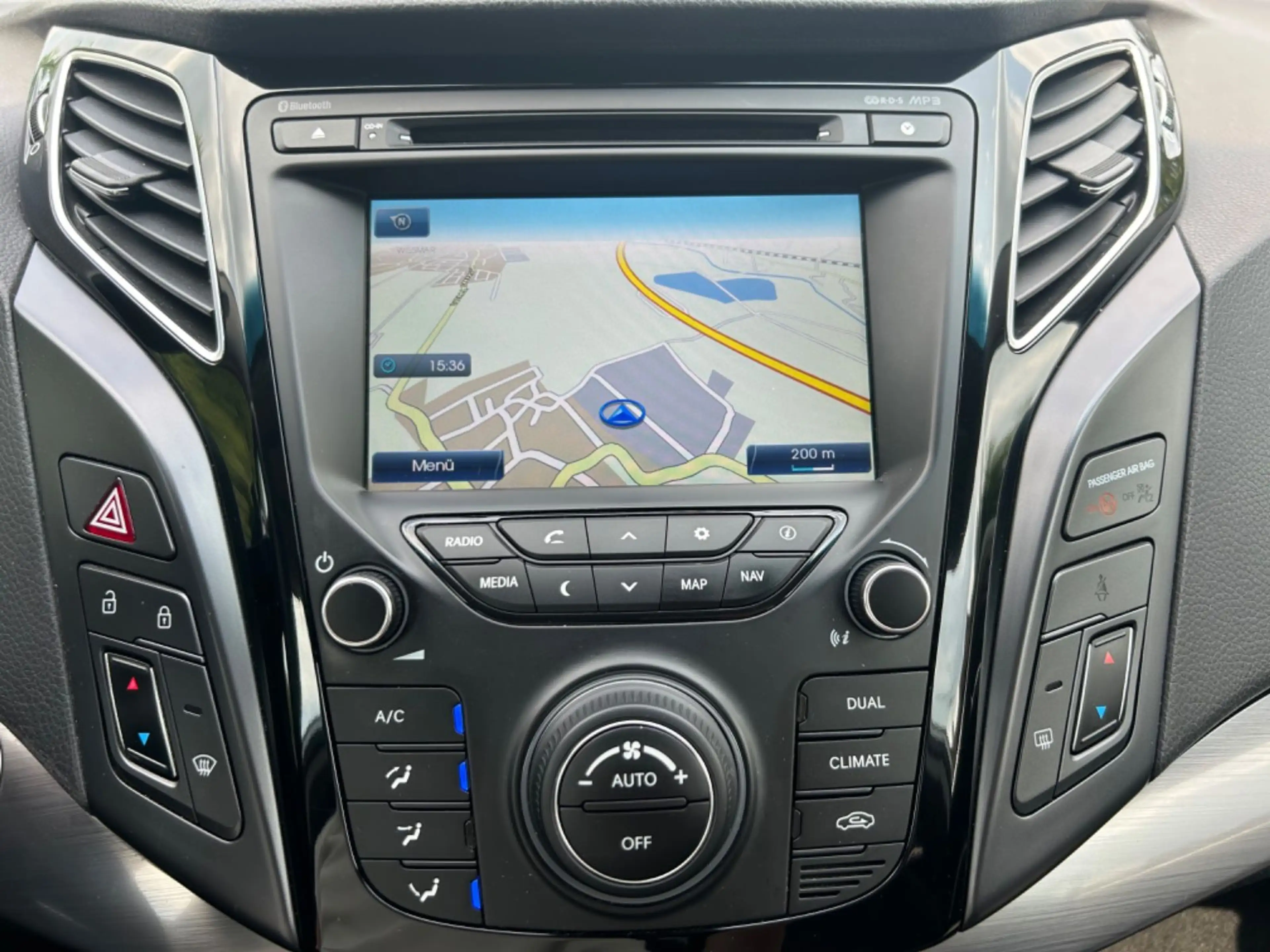 Hyundai i40 cw Style*Automatik*Keyless*Xenon*Navi*Kamera — photo 14