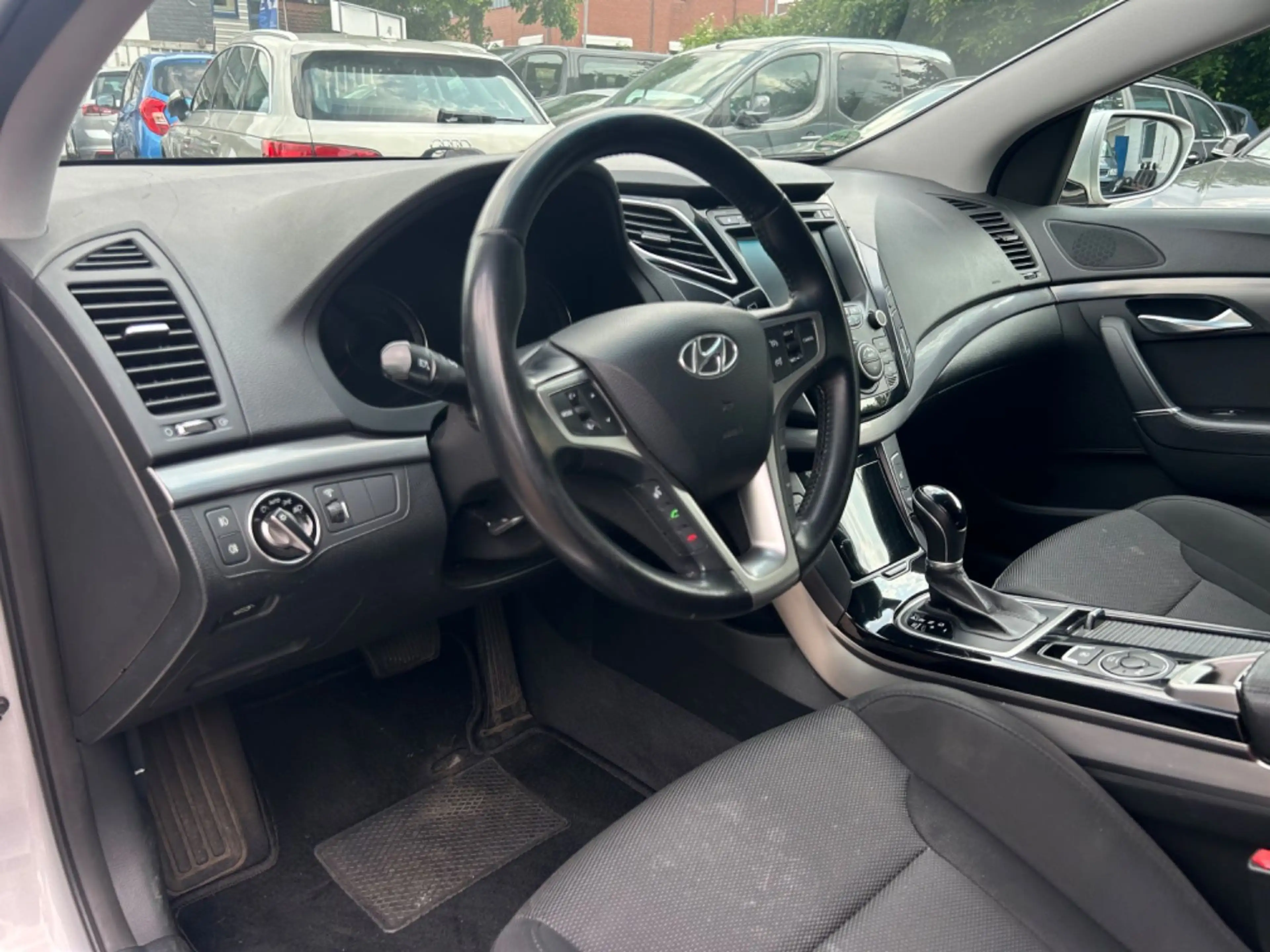 Hyundai i40 cw Style*Automatik*Keyless*Xenon*Navi*Kamera — photo 10