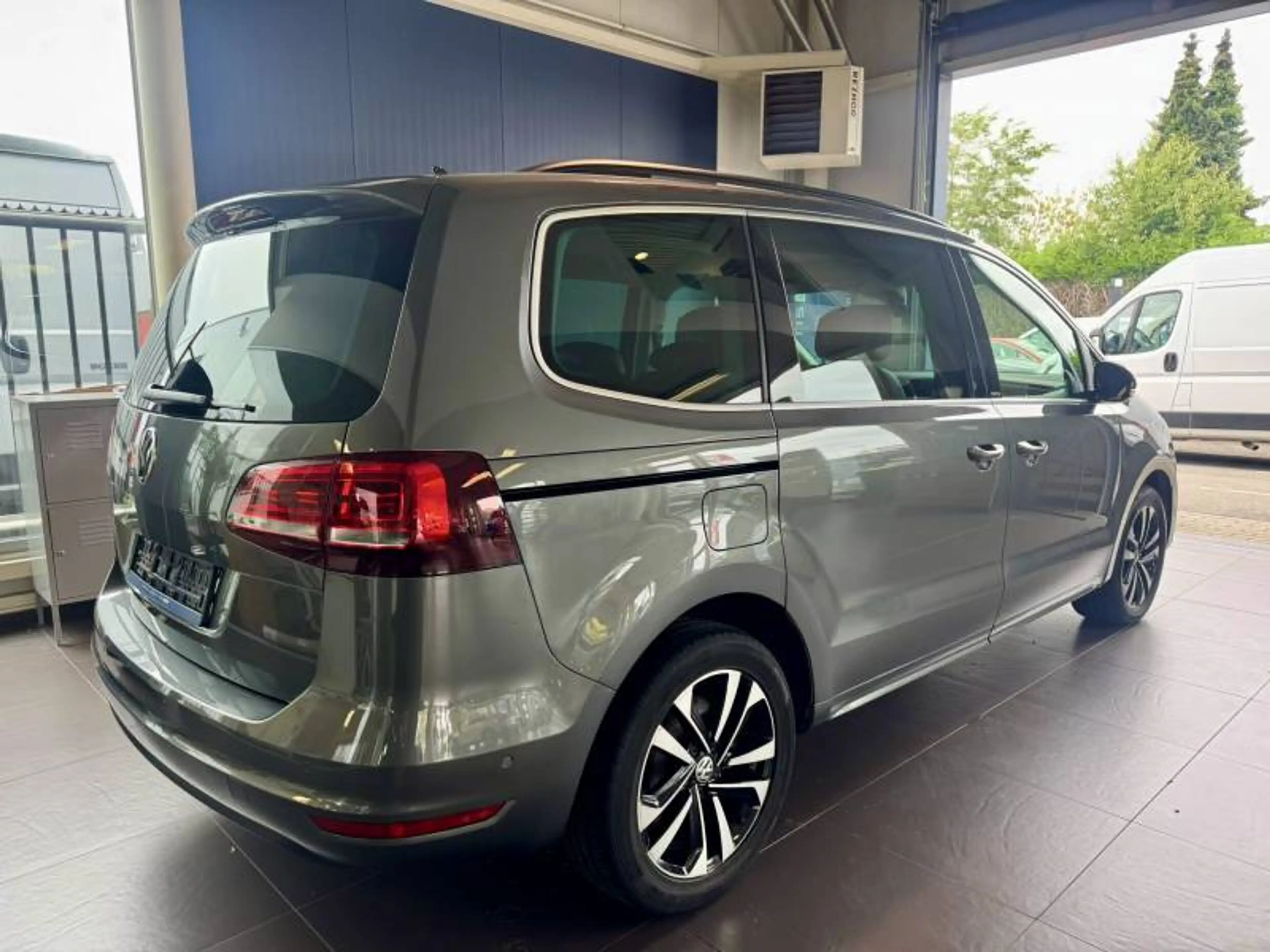 Volkswagen Sharan 2 1.4 TSi 110kW DSG6 Highline — photo 2