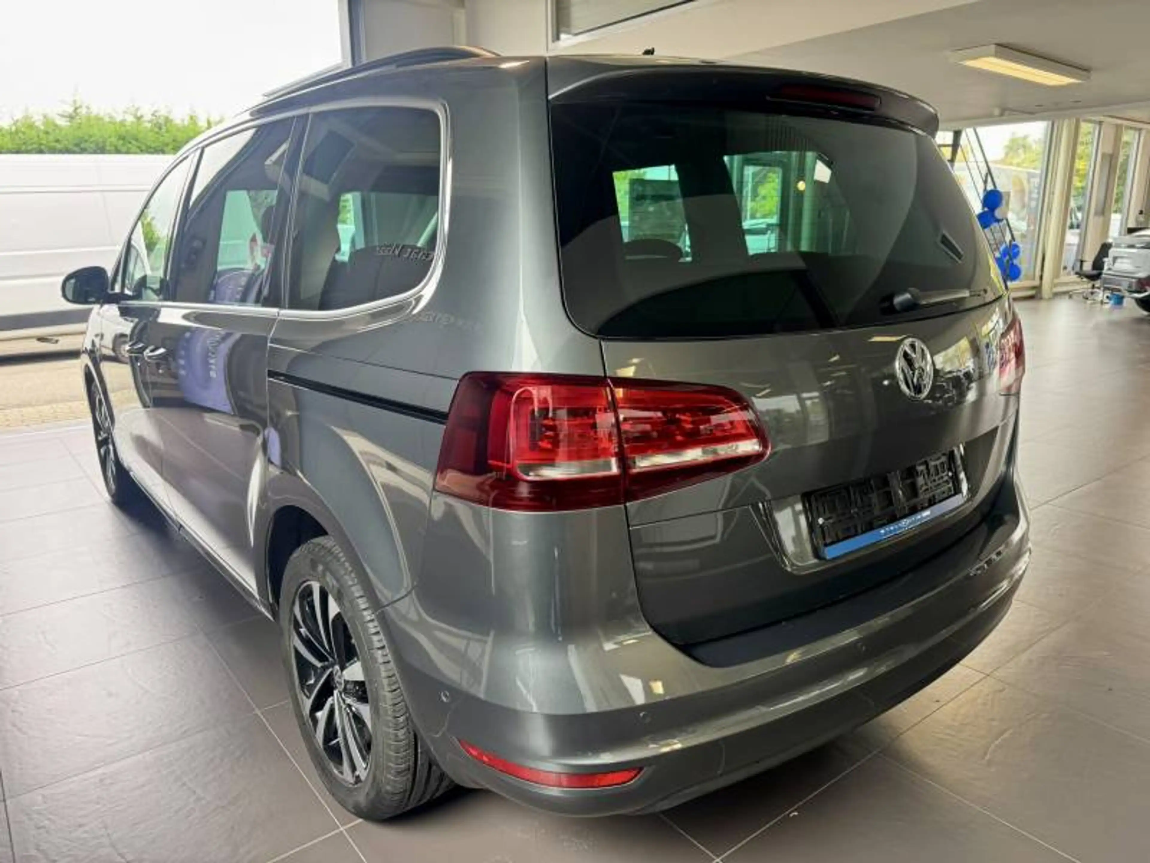 Volkswagen Sharan 2 1.4 TSi 110kW DSG6 Highline — photo 3