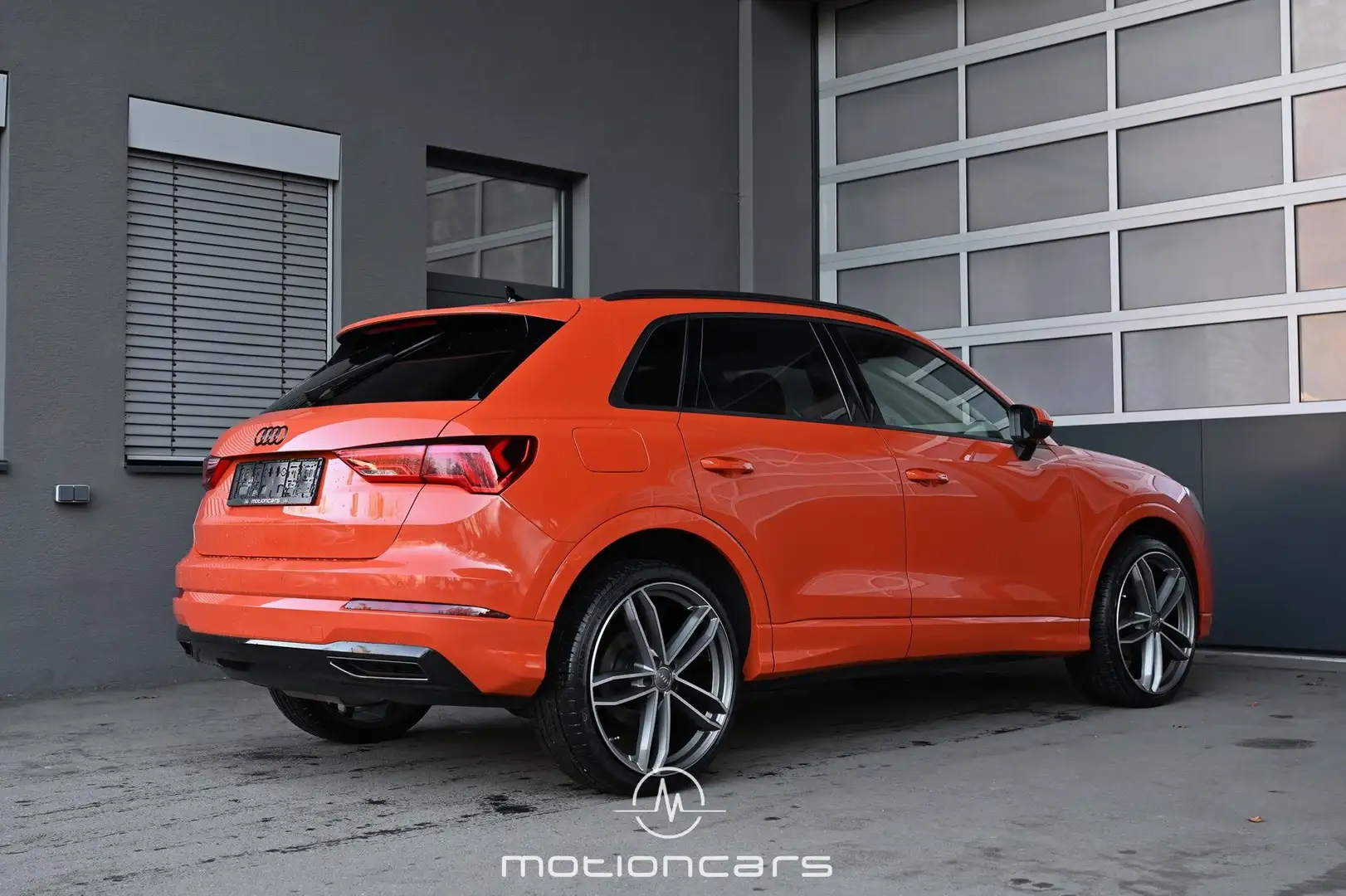 Audi Q3 35 2.0 TDI advanced Pickerl NEU Orange - 2