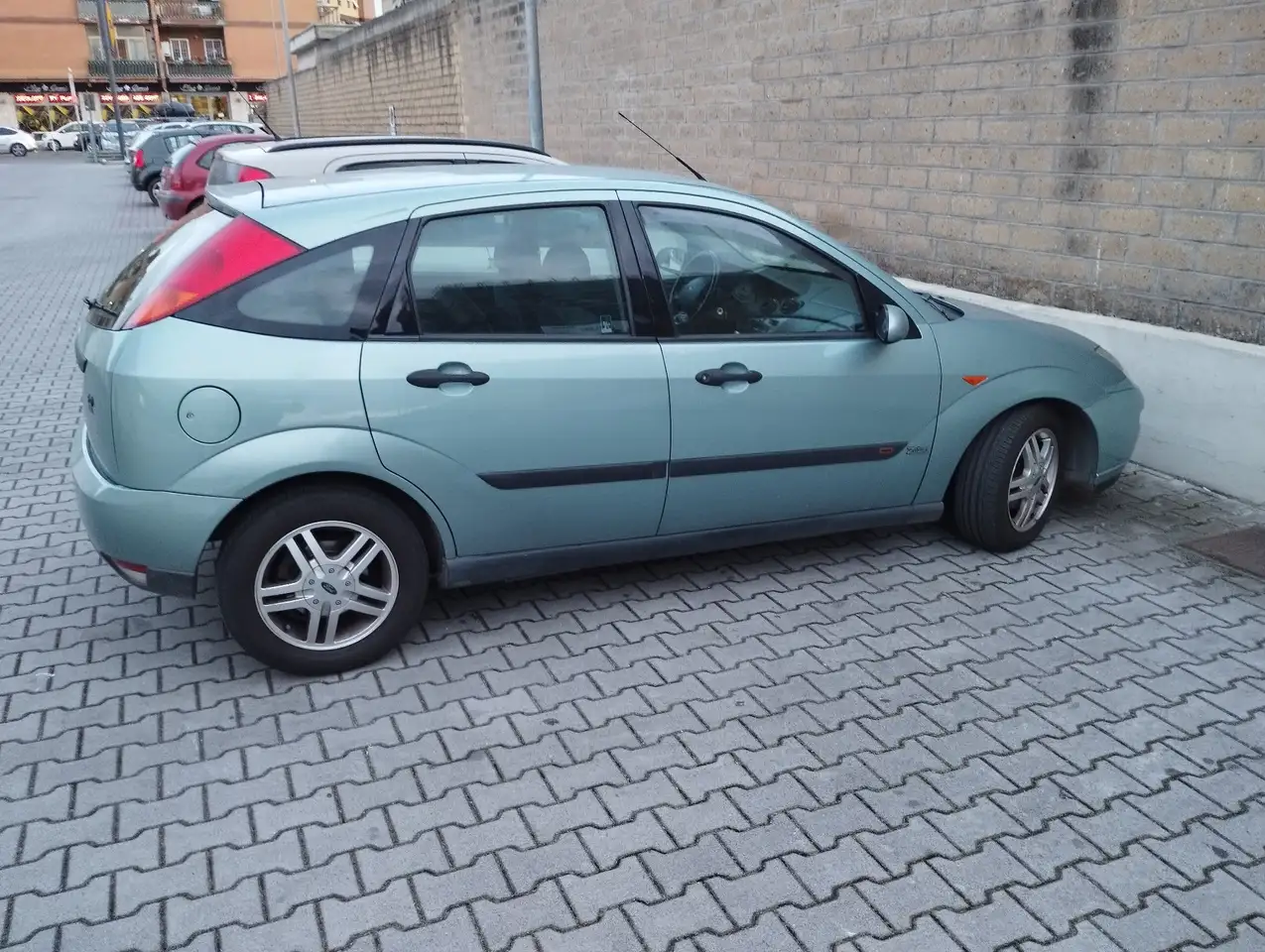 Ford Focus 5p 2.0i 16v Trend, foto 1
