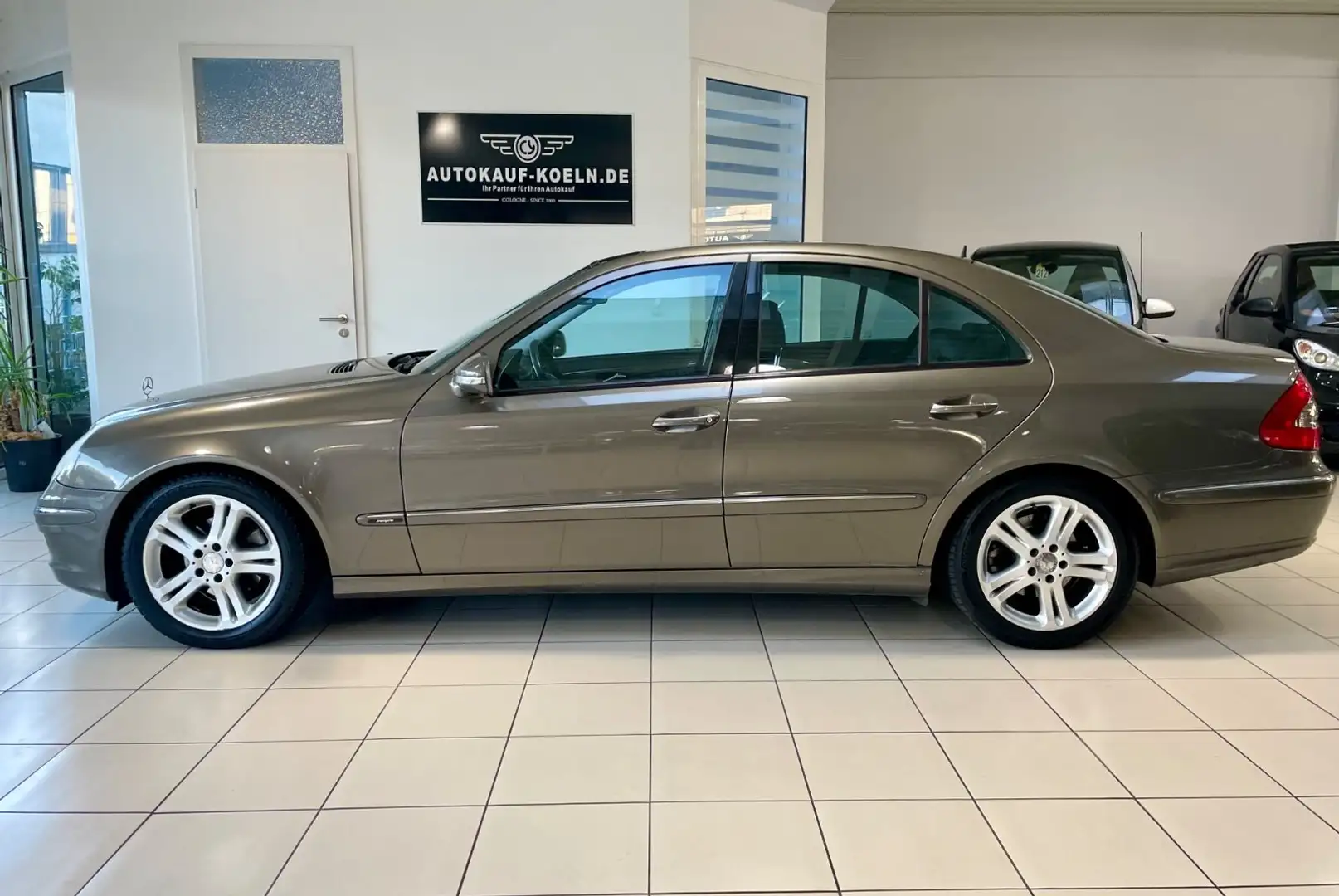 Mercedes-Benz E 300 CDI BlueTec Avantgarde/Leder/Navi/Panaroma Gris - 1