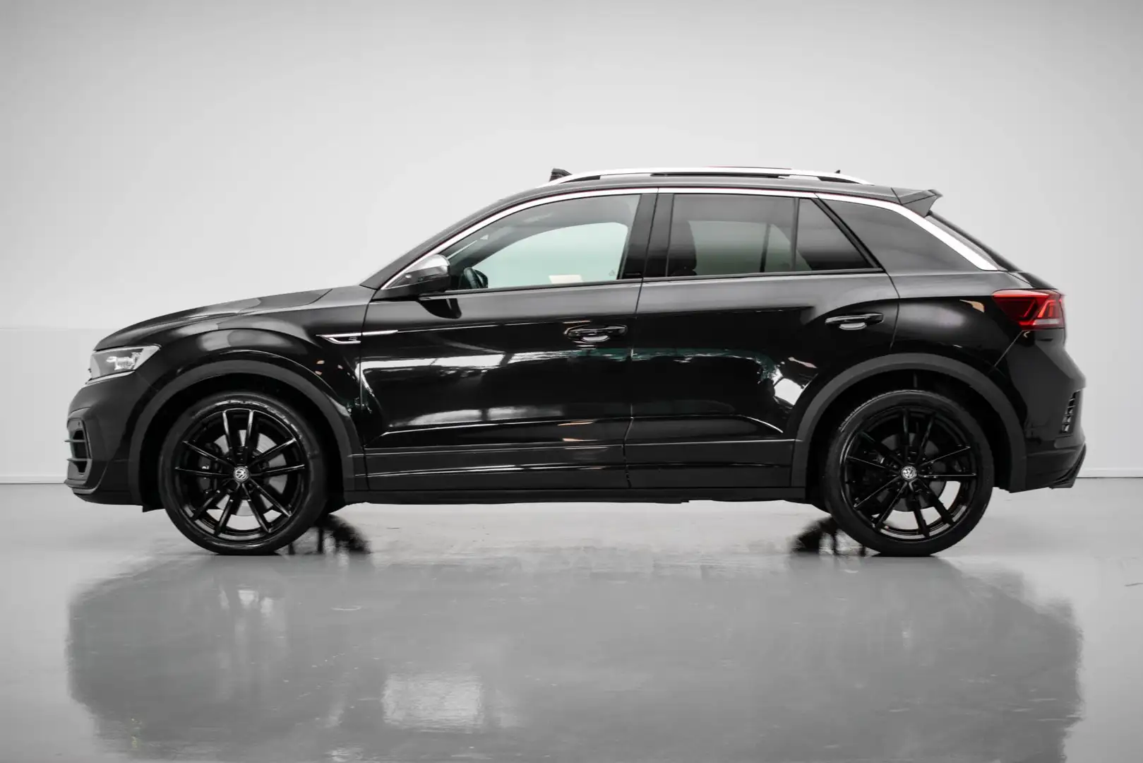 Volkswagen T-Roc 2.0 TSI 4Motion R |Pano|Akrapovic|Leder|Beats| Zwart - 2