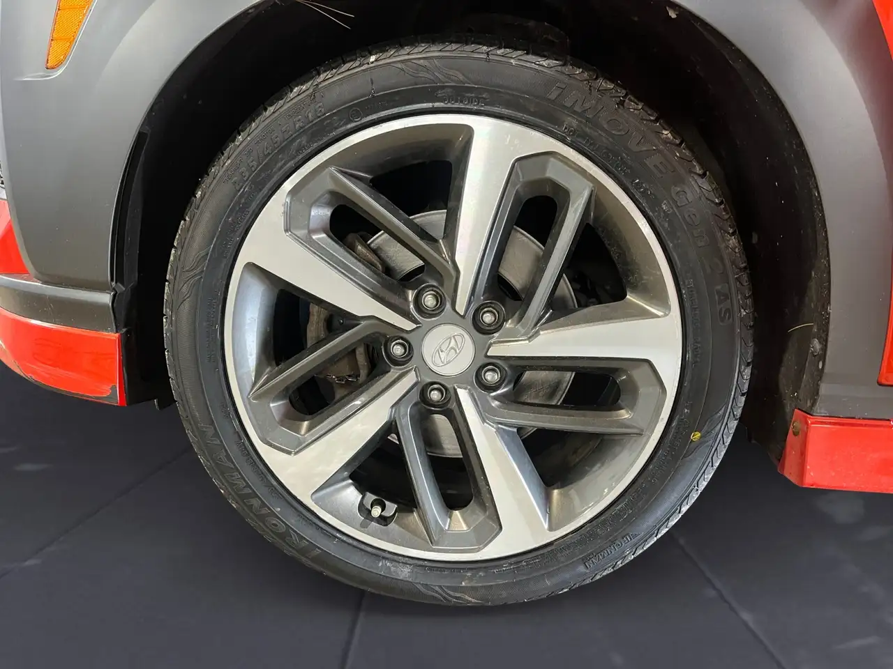 Hyundai KONA снимка Hyundai KONA