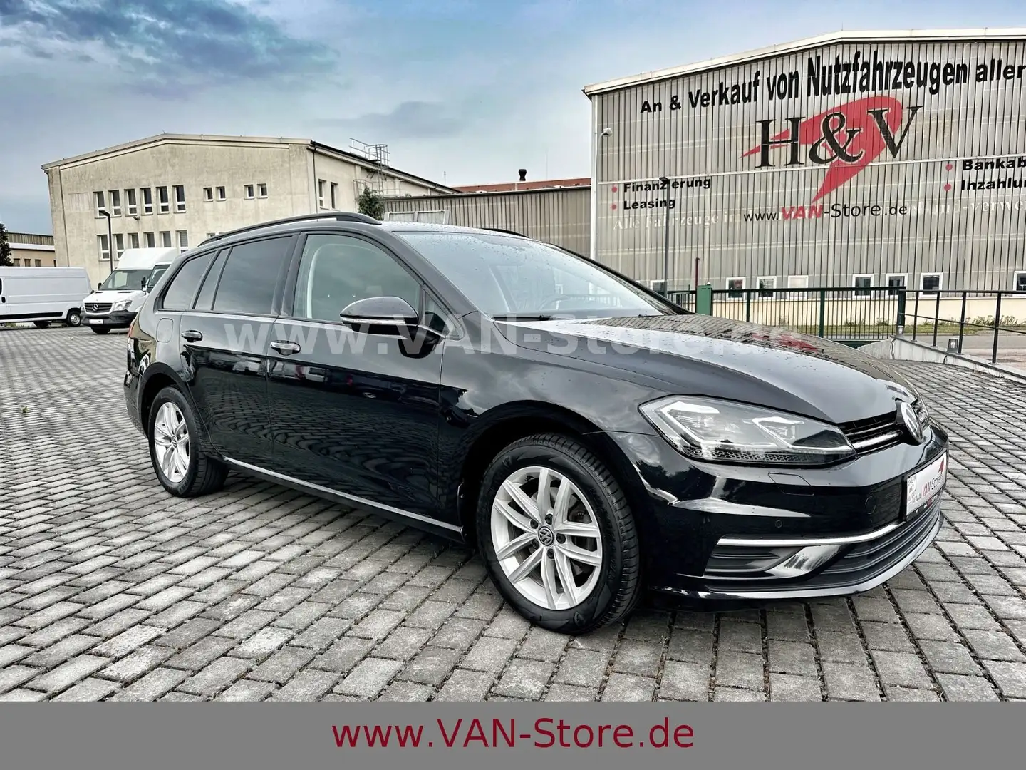 Volkswagen Golf GOLF VII VARIANT COMFORTLINE/NAV/LED/SHZG/AHK Schwarz - 1