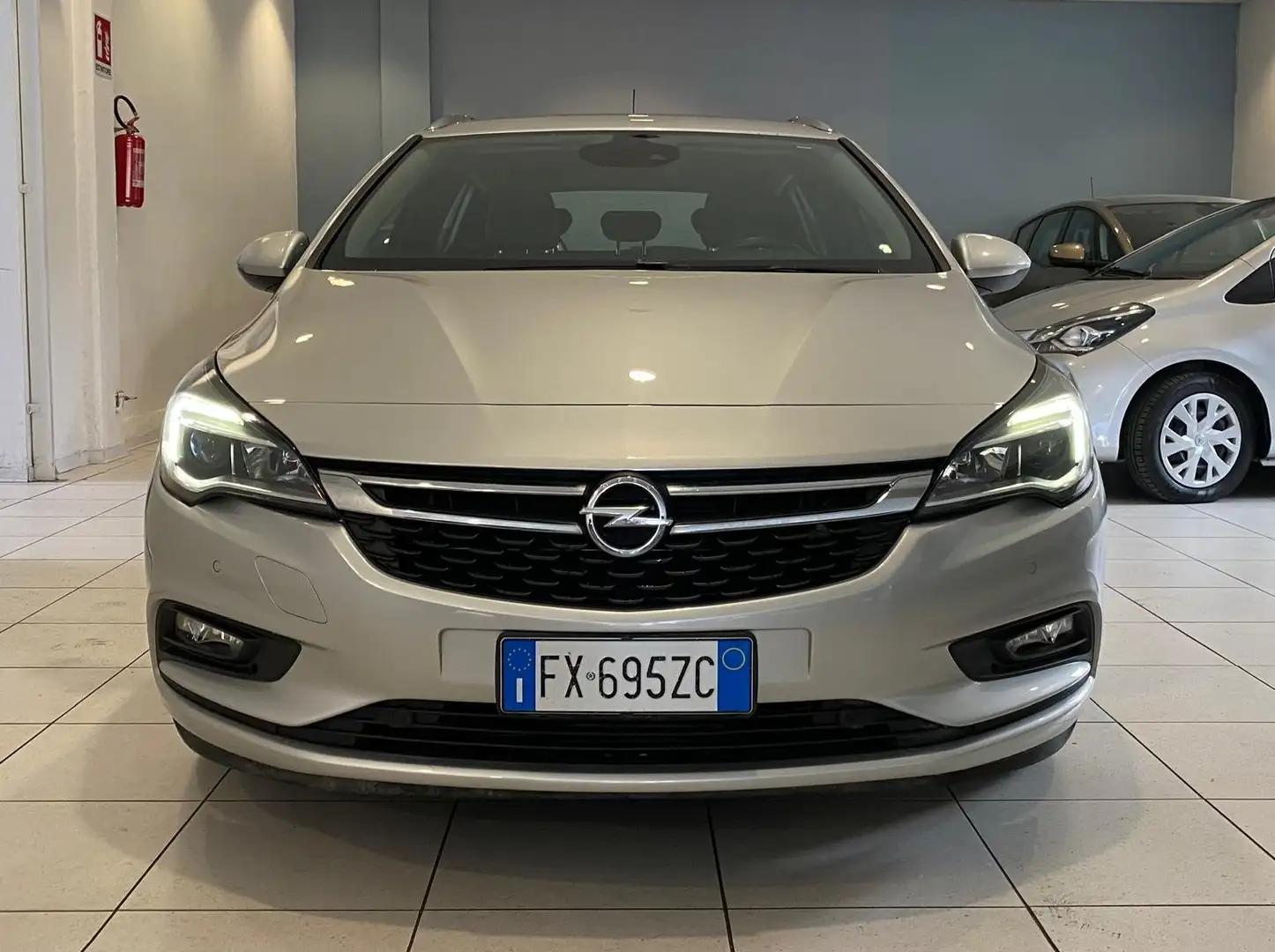Opel Astra Sports Tourer 1.6cdti Innovation 136cv Plateado - 1
