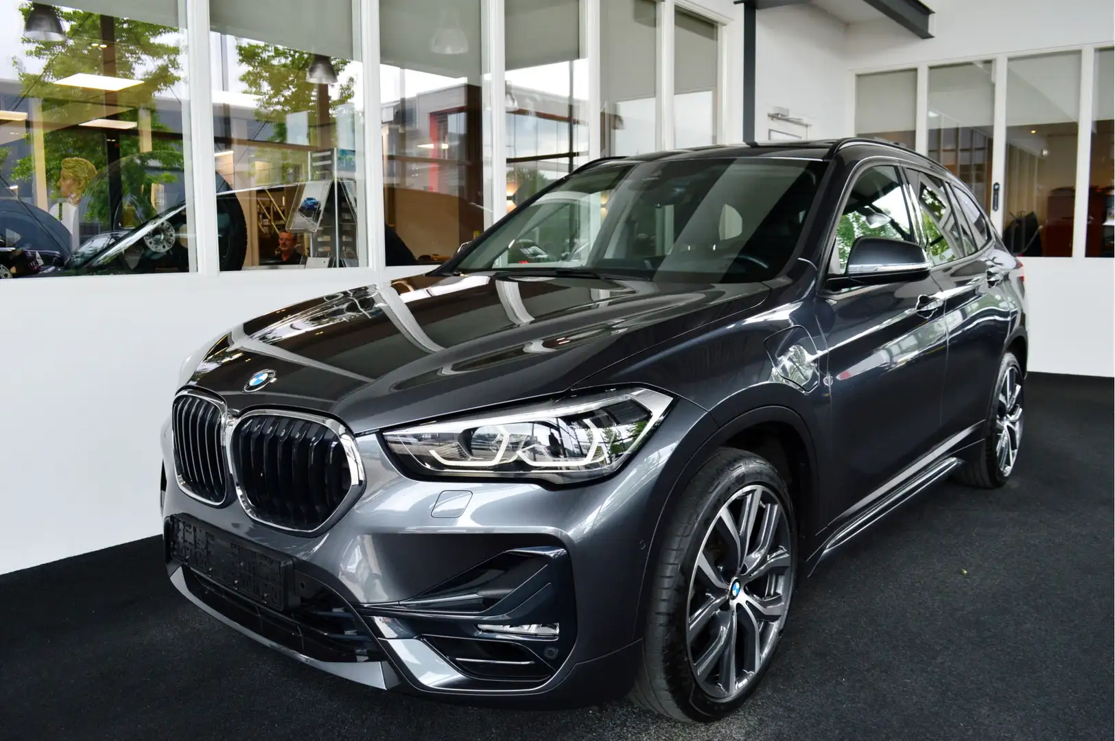 BMW X1 xDrive25e Hybride | 10 kW ! Gris - 2