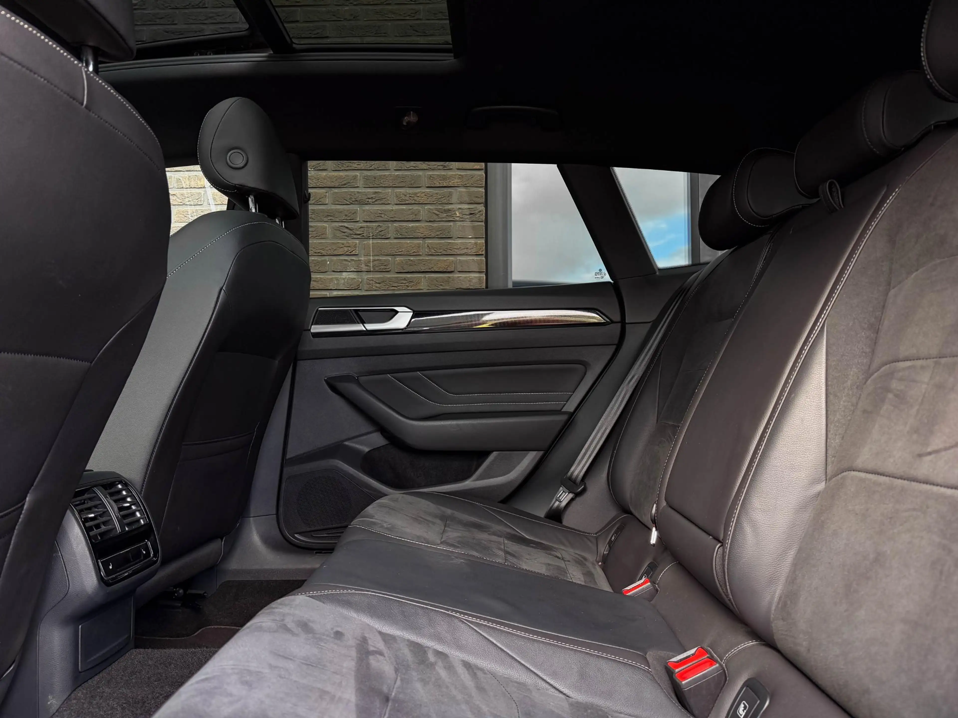Volkswagen Arteon Shooting Brake 1.4 TSI eHybrid R-Line | Pano | 20" — photo 39