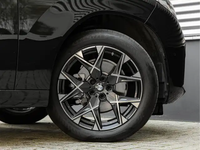 BMW X3 view 16