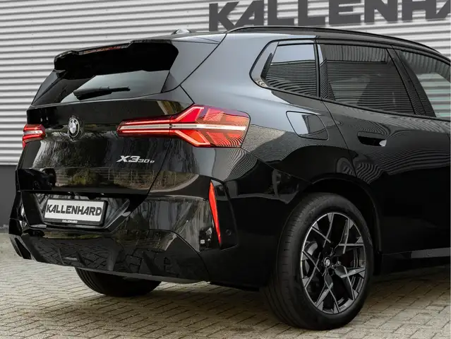 BMW X3 view 11