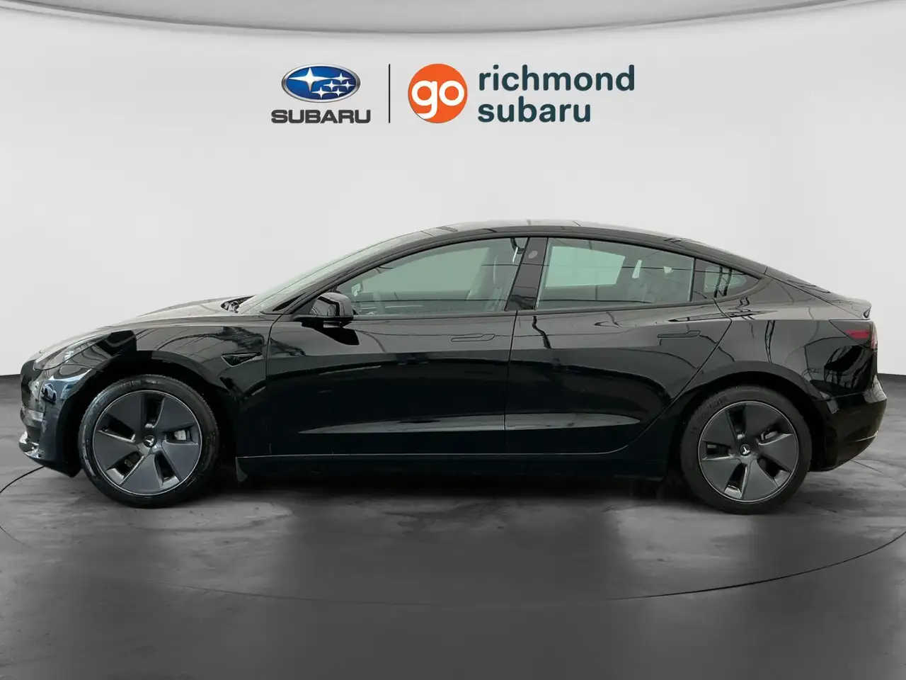 Tesla Model 3 снимка Tesla Model 3