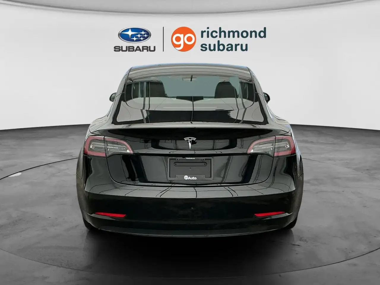 Tesla Model 3 снимка Tesla Model 3