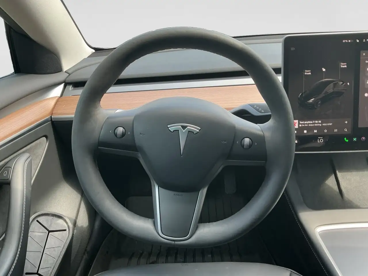 Tesla Model 3 снимка Tesla Model 3