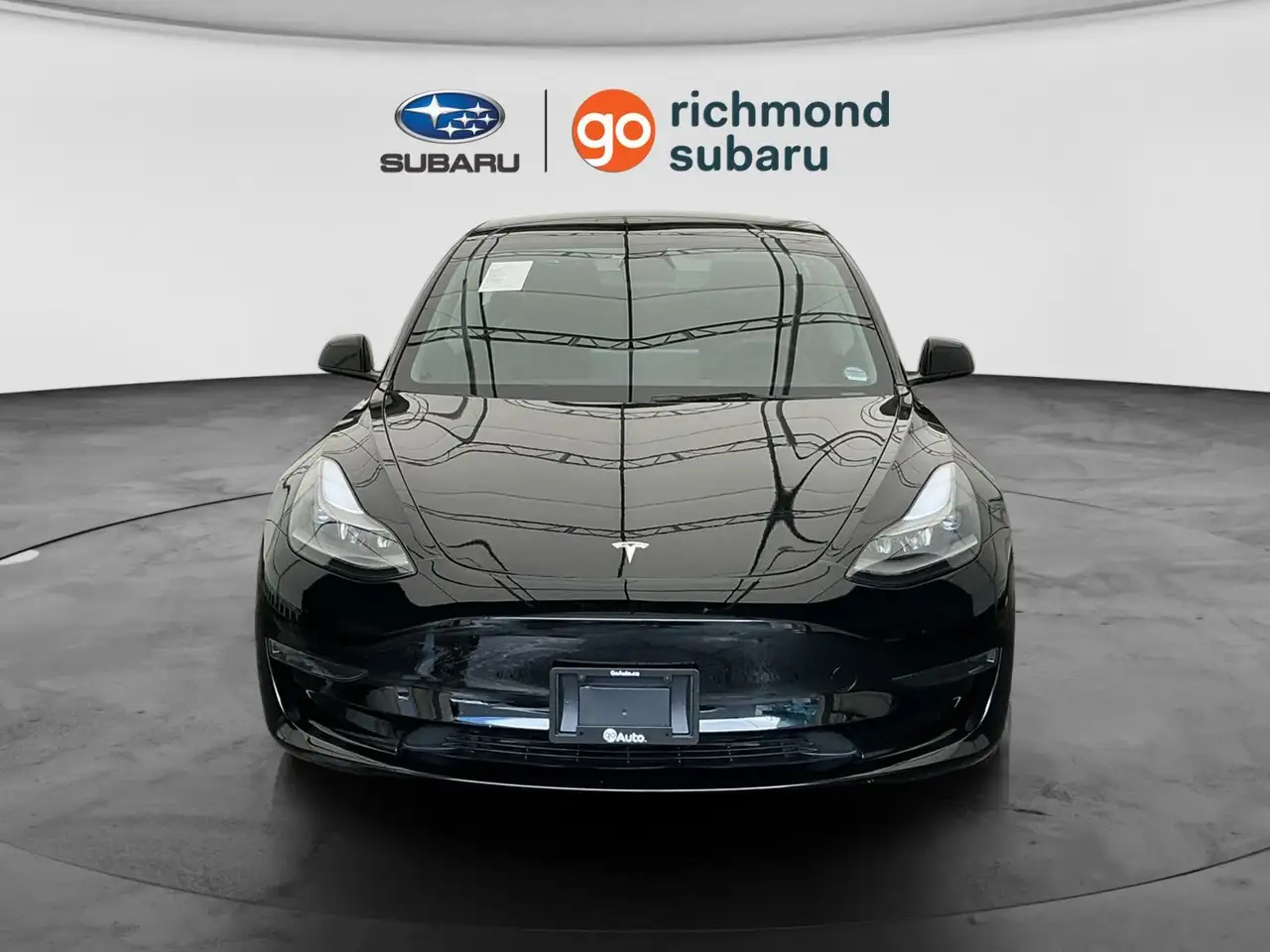 Tesla Model 3 снимка Tesla Model 3