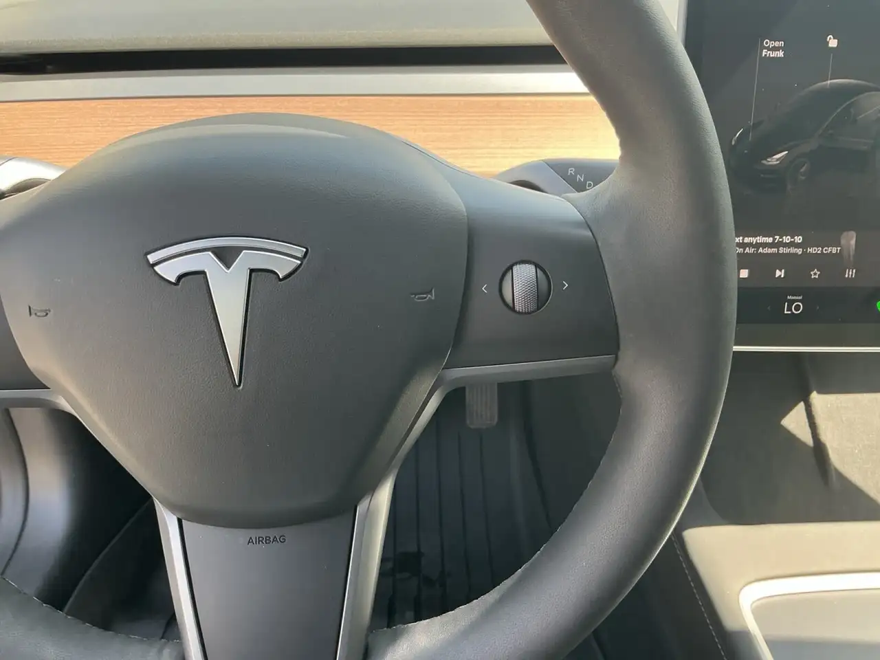 Tesla Model 3 снимка Tesla Model 3