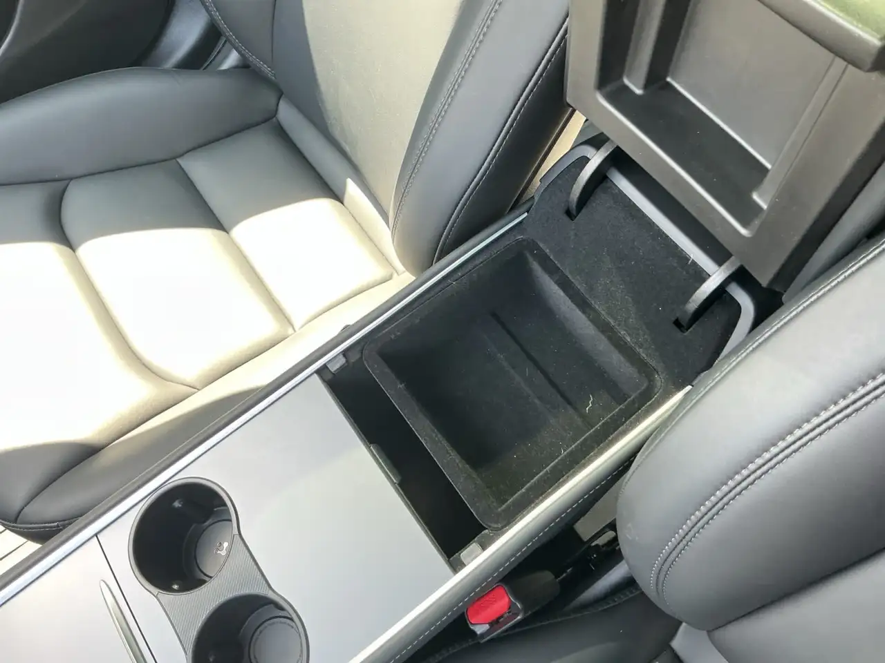 Tesla Model 3 снимка Tesla Model 3