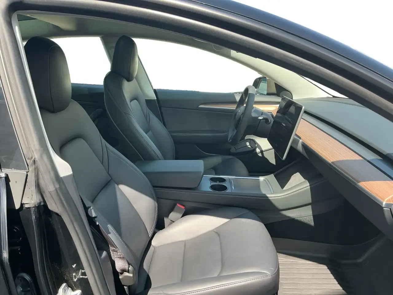 Tesla Model 3 снимка Tesla Model 3