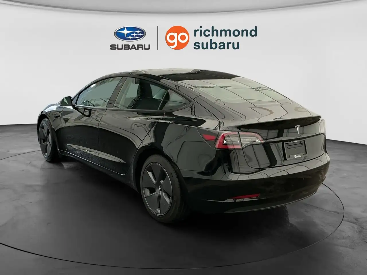 Tesla Model 3 снимка Tesla Model 3