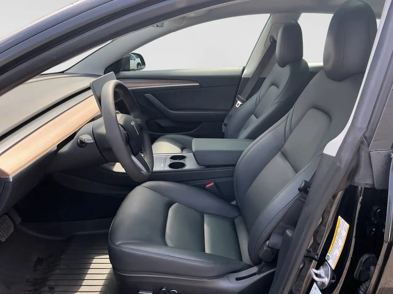 Tesla Model 3 снимка Tesla Model 3