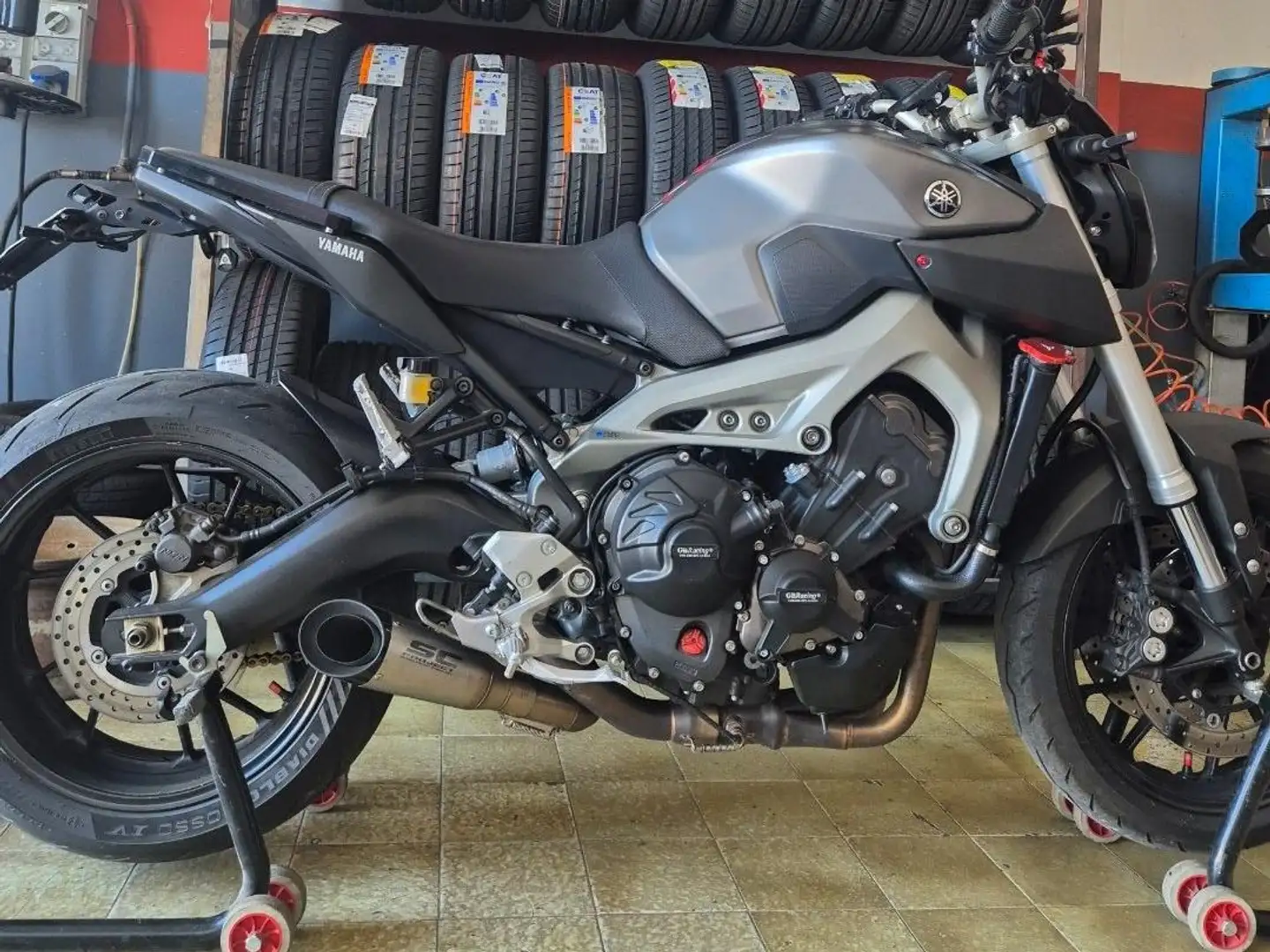 Yamaha MT-09 Matt Black Grigio - 2
