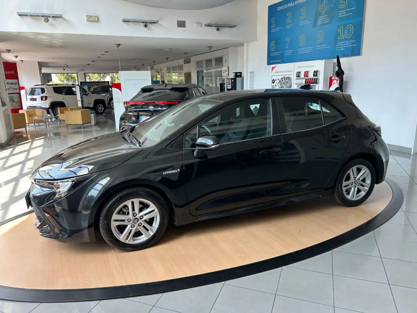 Toyota Corolla 1.8 Hybrid Active Nero - 2