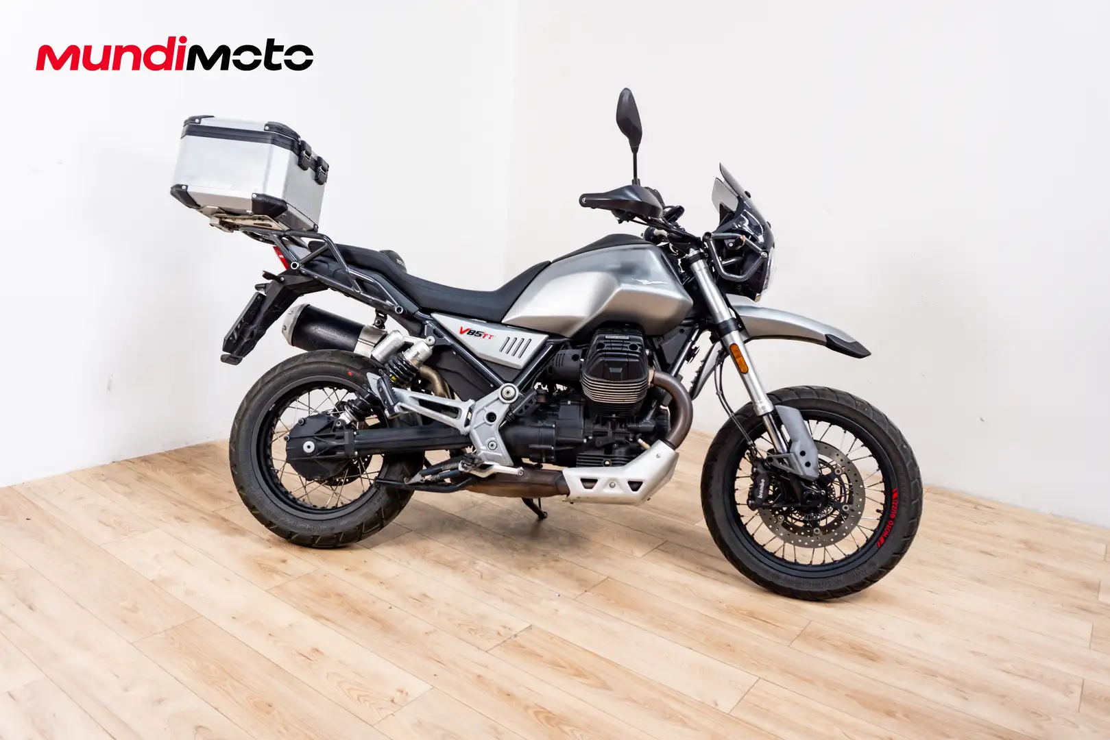 Moto Guzzi V 85 TT - 1