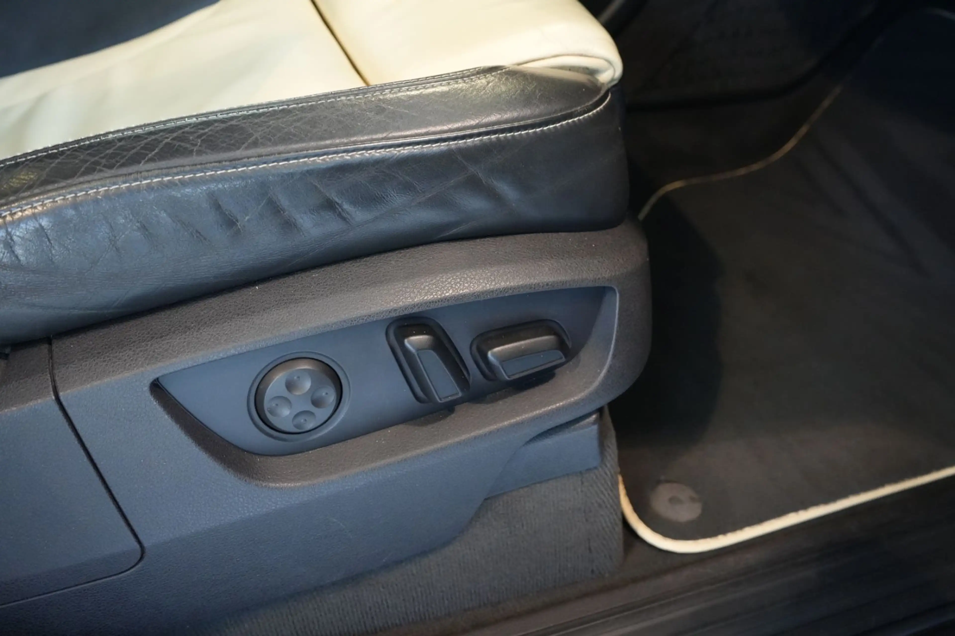 Audi Q7 4.2 TDI quattro — photo 11