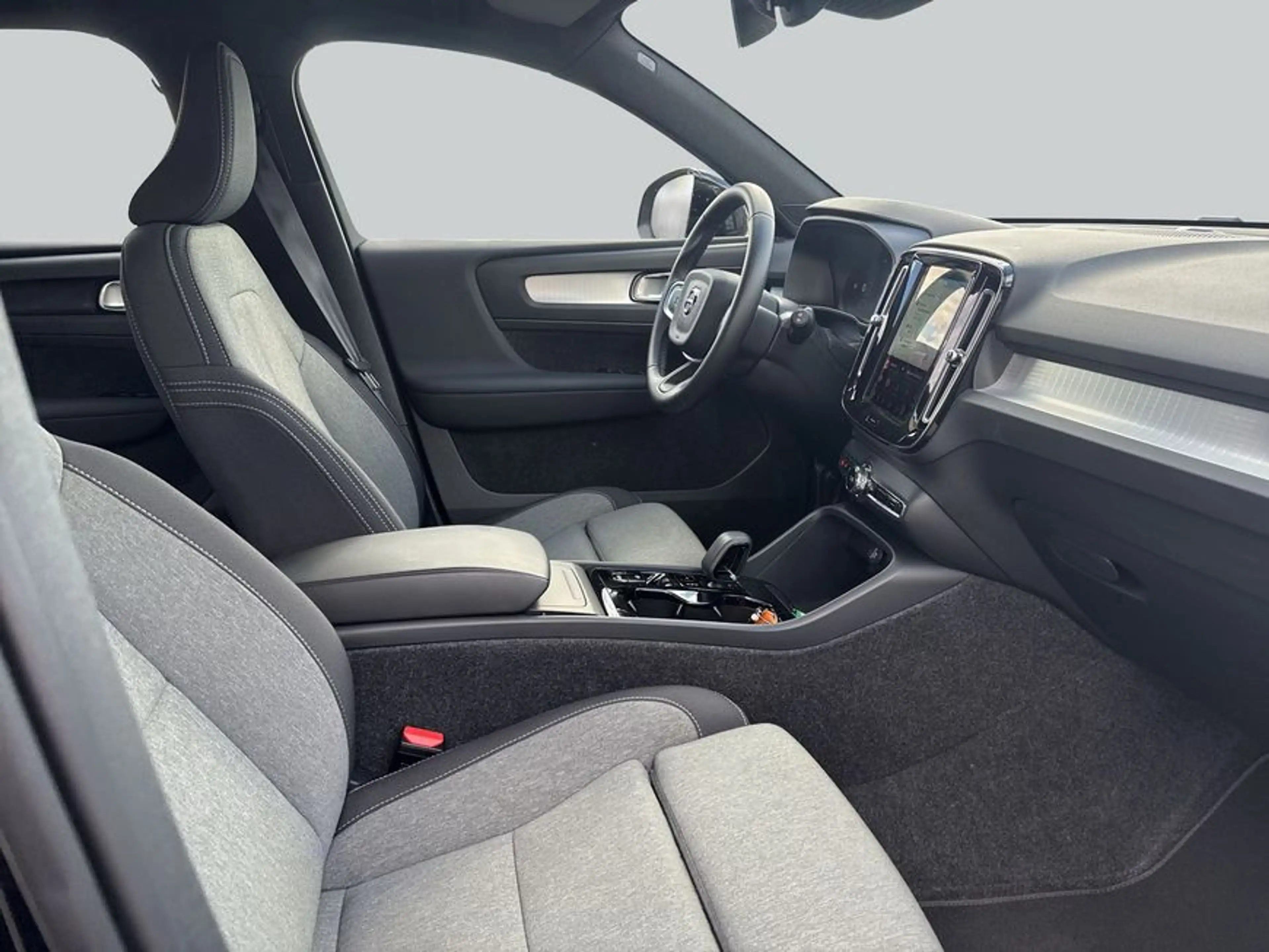 Volvo XC40 XC40 B3 B DKG Plus Black Edition — photo 12