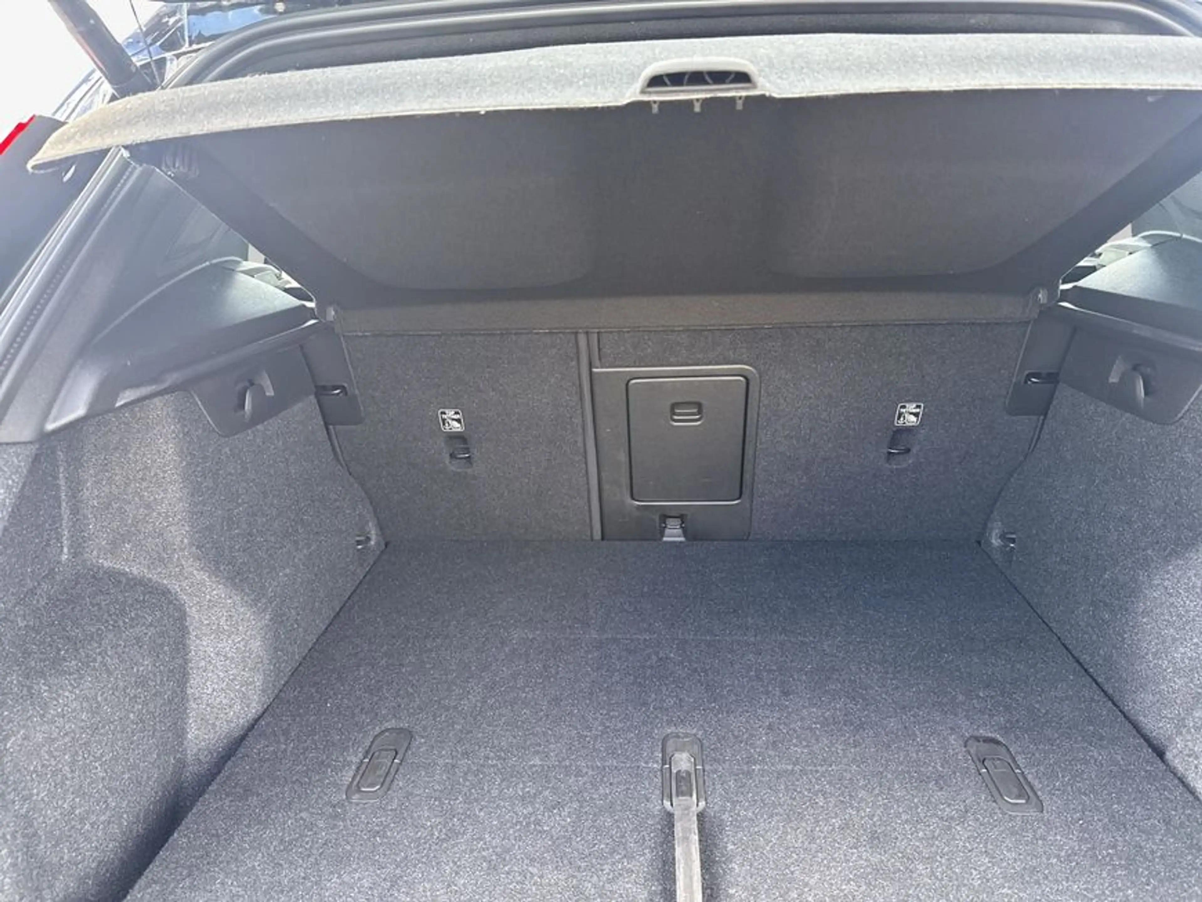 Volvo XC40 XC40 B3 B DKG Plus Black Edition — photo 8
