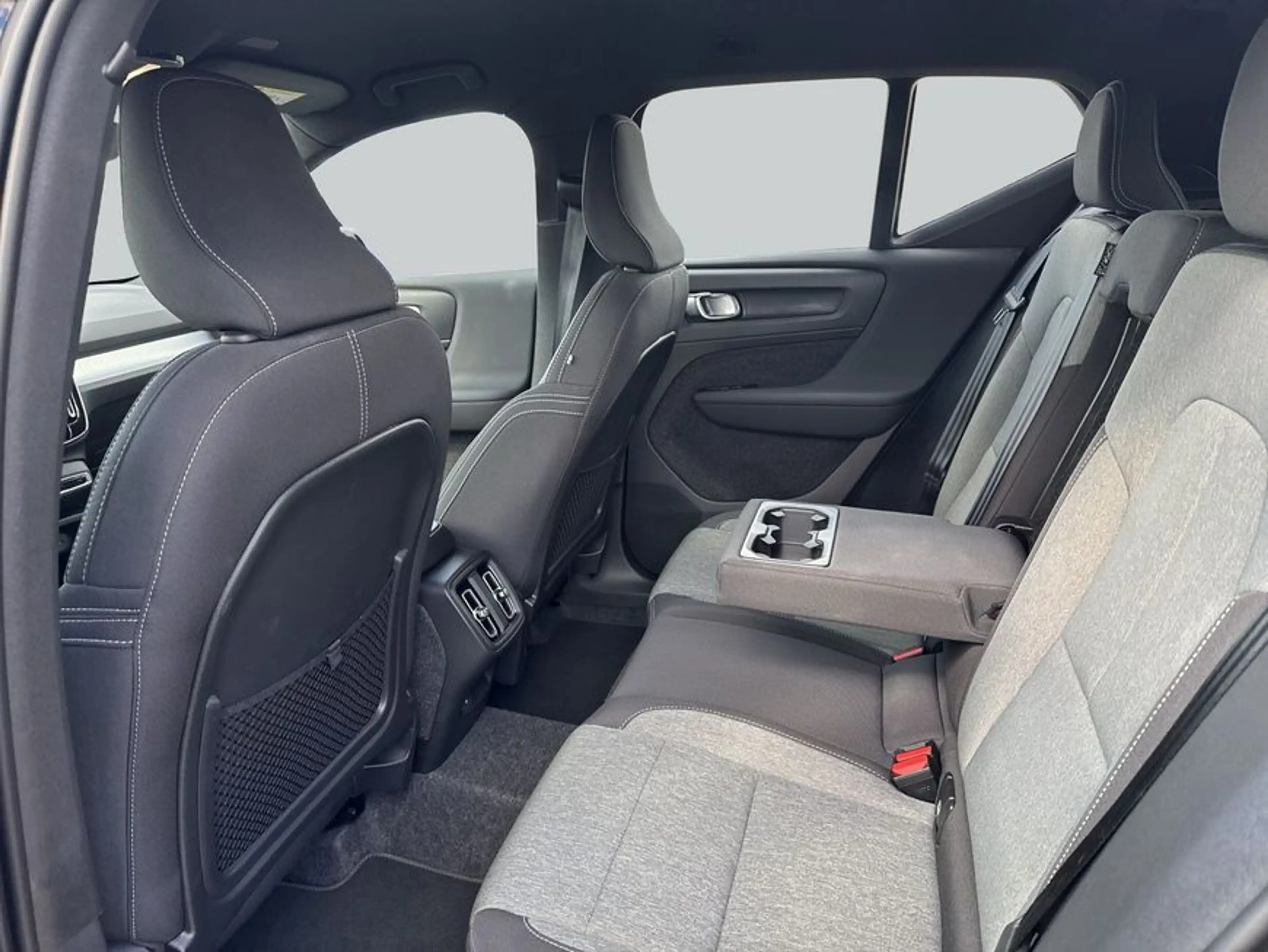Volvo XC40 XC40 B3 B DKG Plus Black Edition — photo 11
