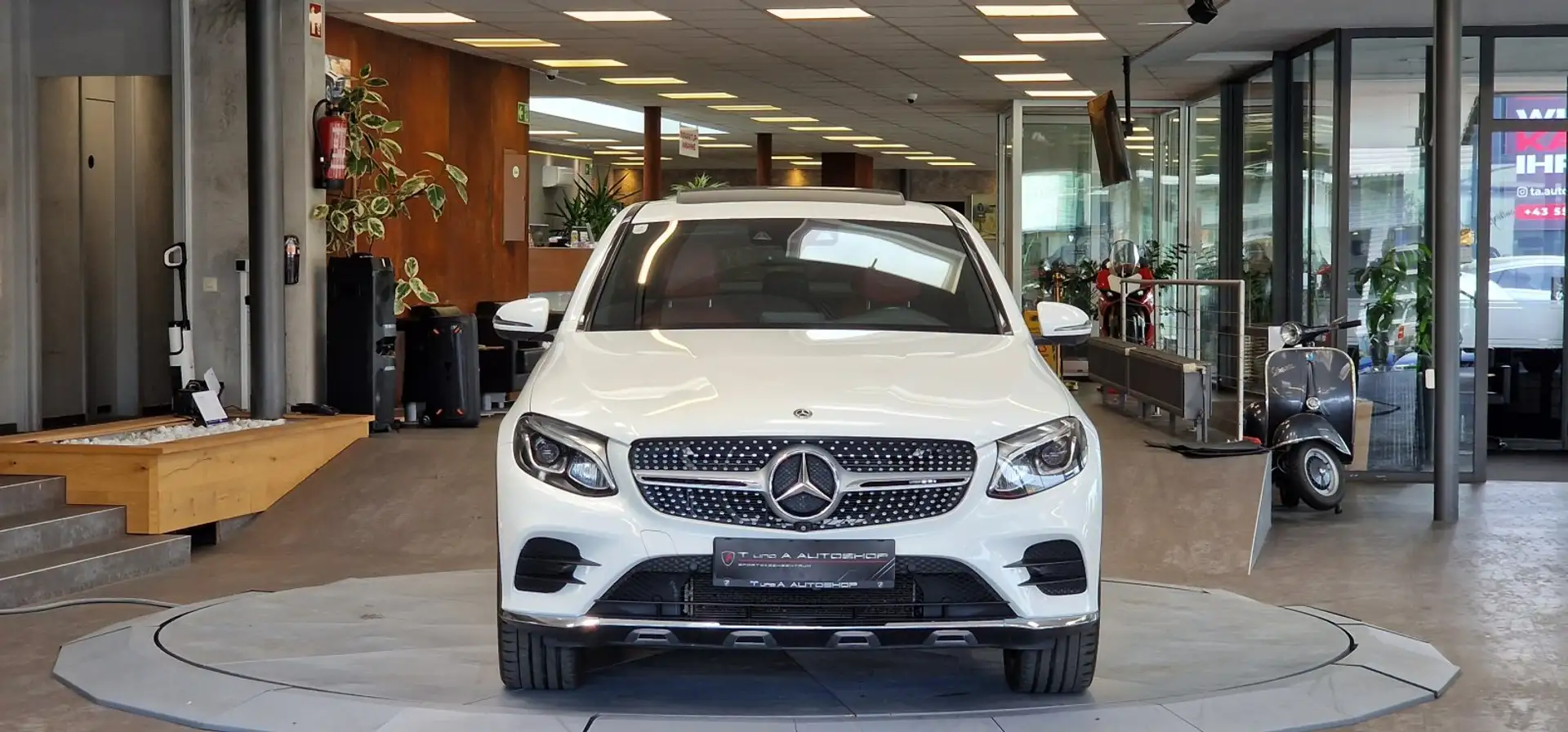 Mercedes-Benz GLC 250 d 4Matic Coupe AMG-Paket Aut. *360°*Schiebedach*Lu Weiß - 2
