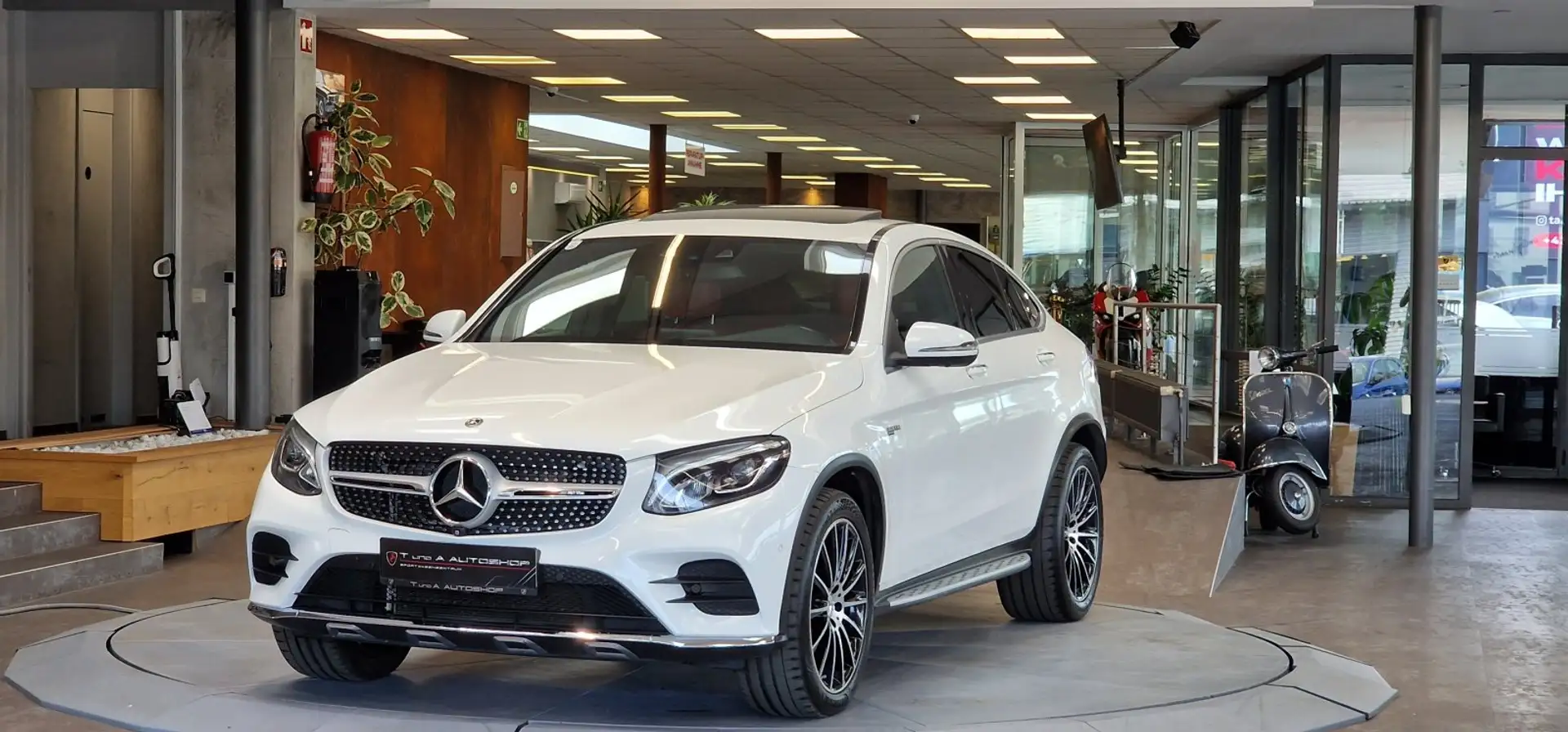 Mercedes-Benz GLC 250 d 4Matic Coupe AMG-Paket Aut. *360°*Schiebedach*Lu Weiß - 1