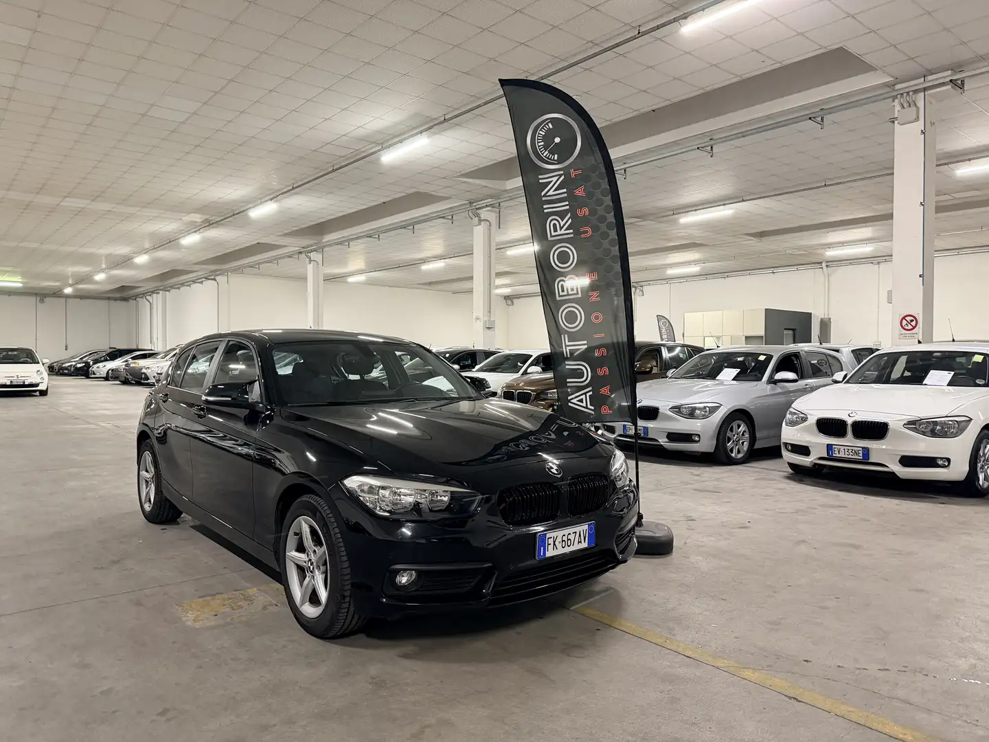 BMW 114 Serie 1 F/20-21 2017 114d Advantage 5p Noir - 1
