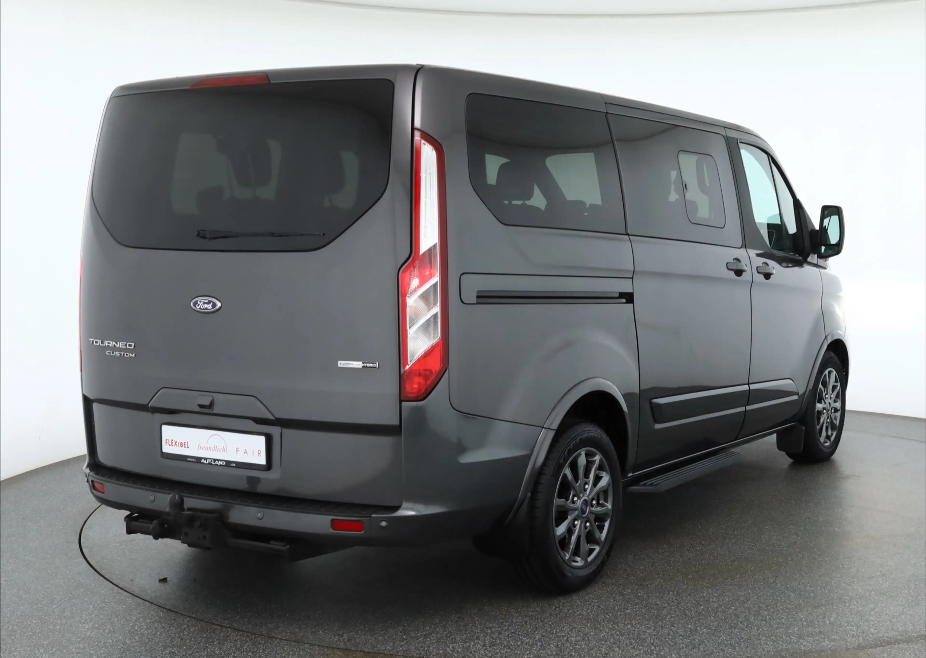Ford Tourneo Custom Kombi 2.0 TDCI Titanium X Navi — photo 5