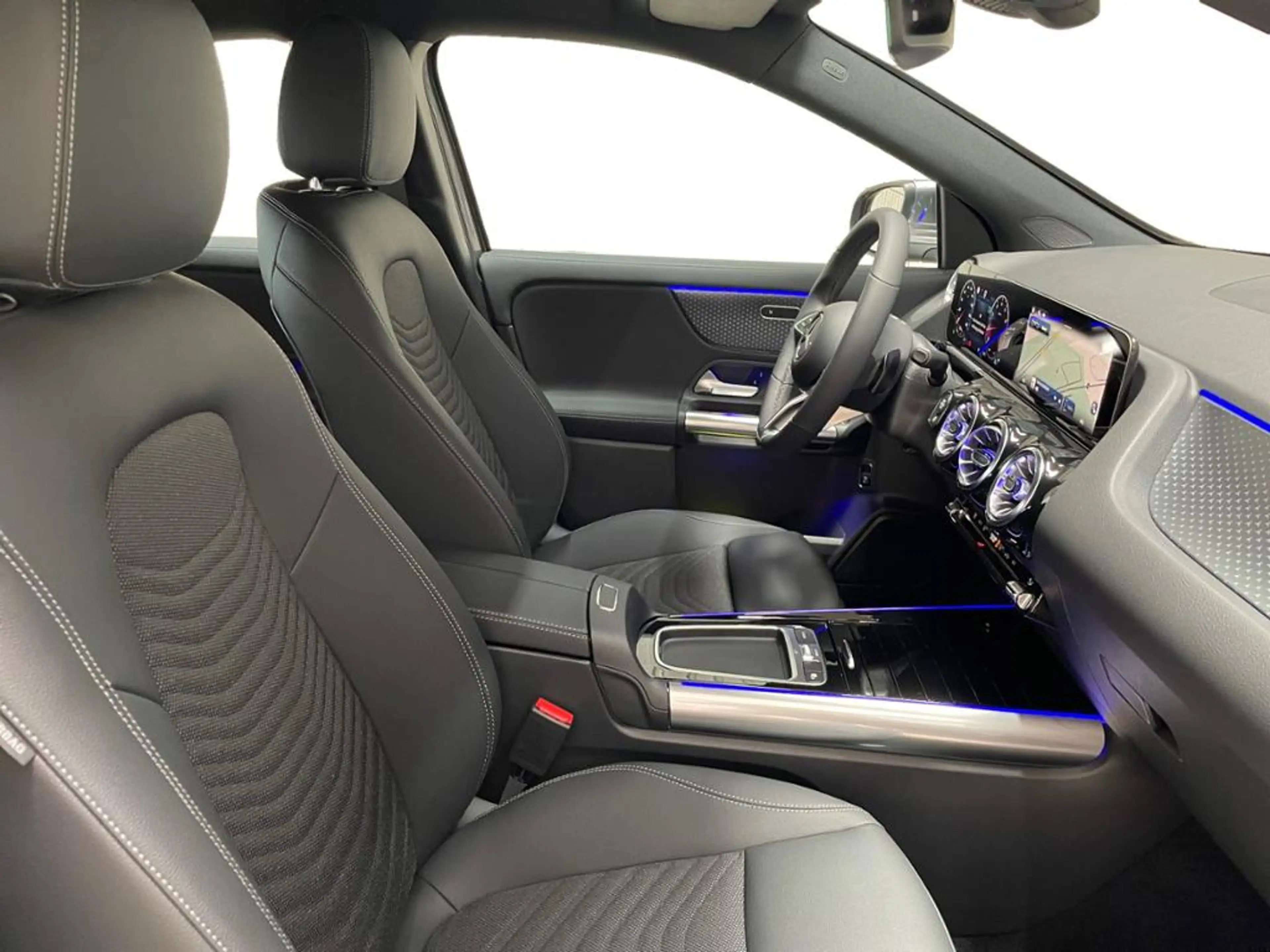 Mercedes-Benz GLA 180 MBUX+Progressive+Wide+Cam+LED+Navi+AUT — photo 10