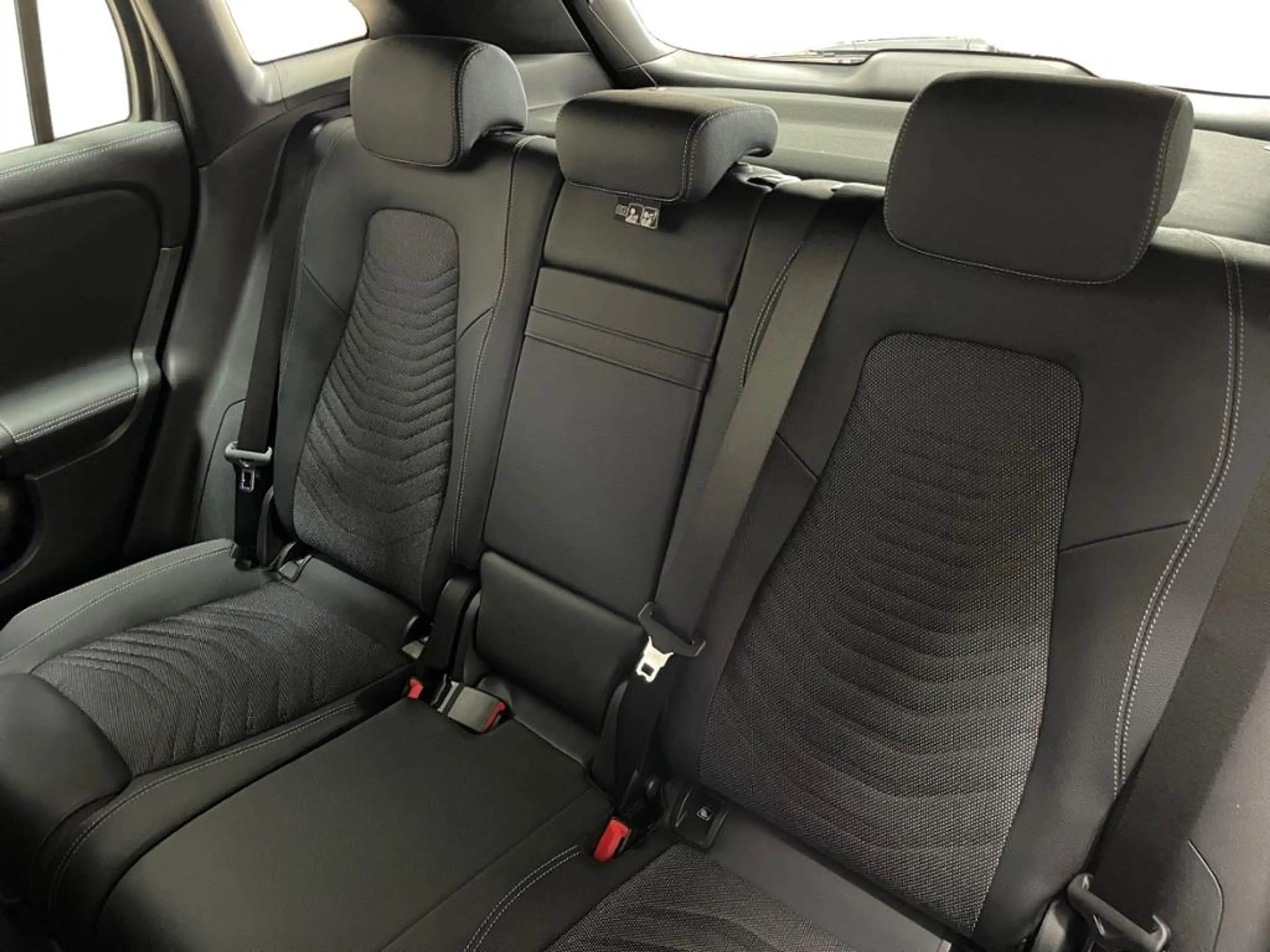 Mercedes-Benz GLA 180 MBUX+Progressive+Wide+Cam+LED+Navi+AUT — photo 11
