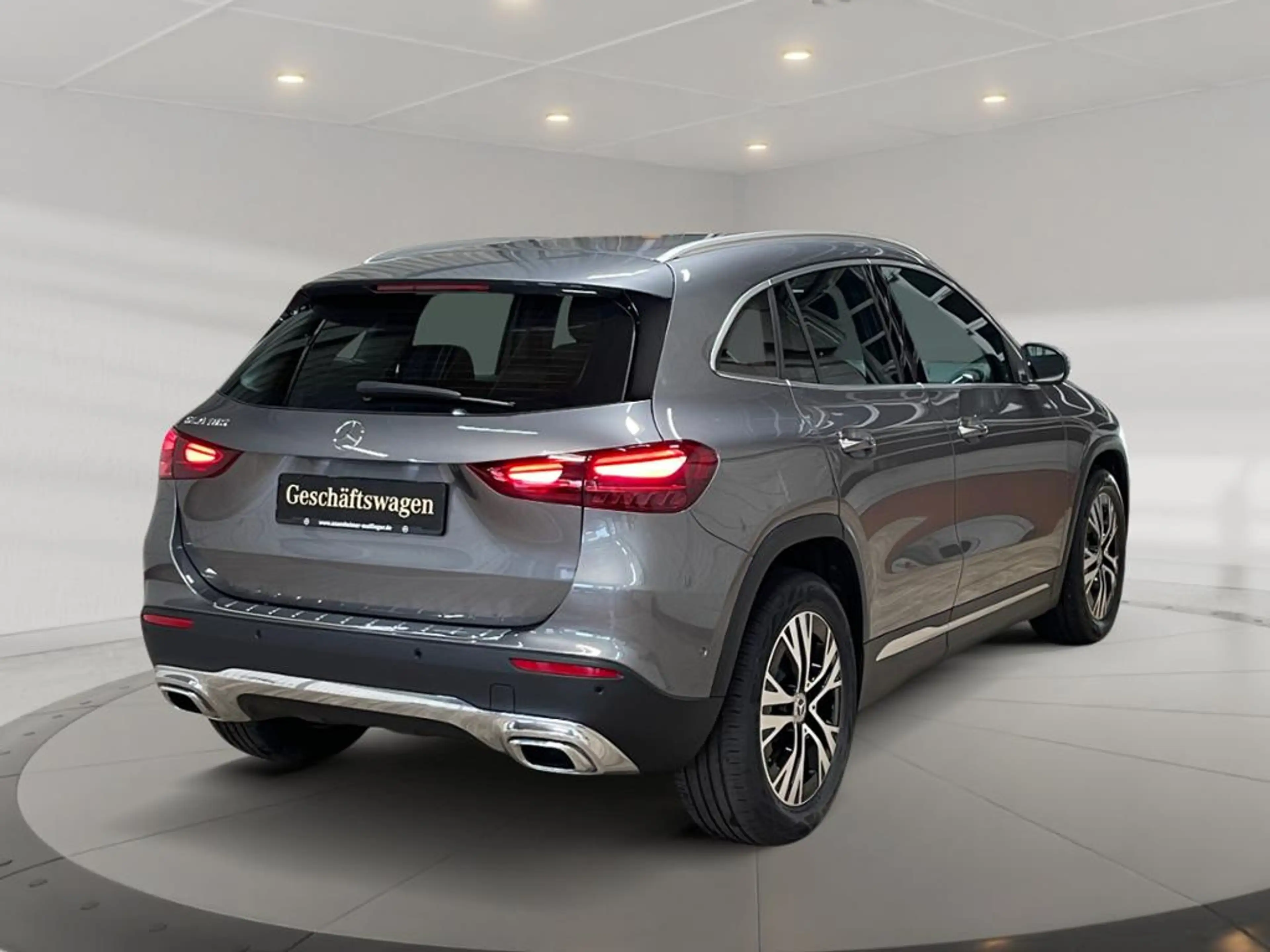Mercedes-Benz GLA 180 MBUX+Progressive+Wide+Cam+LED+Navi+AUT — photo 4