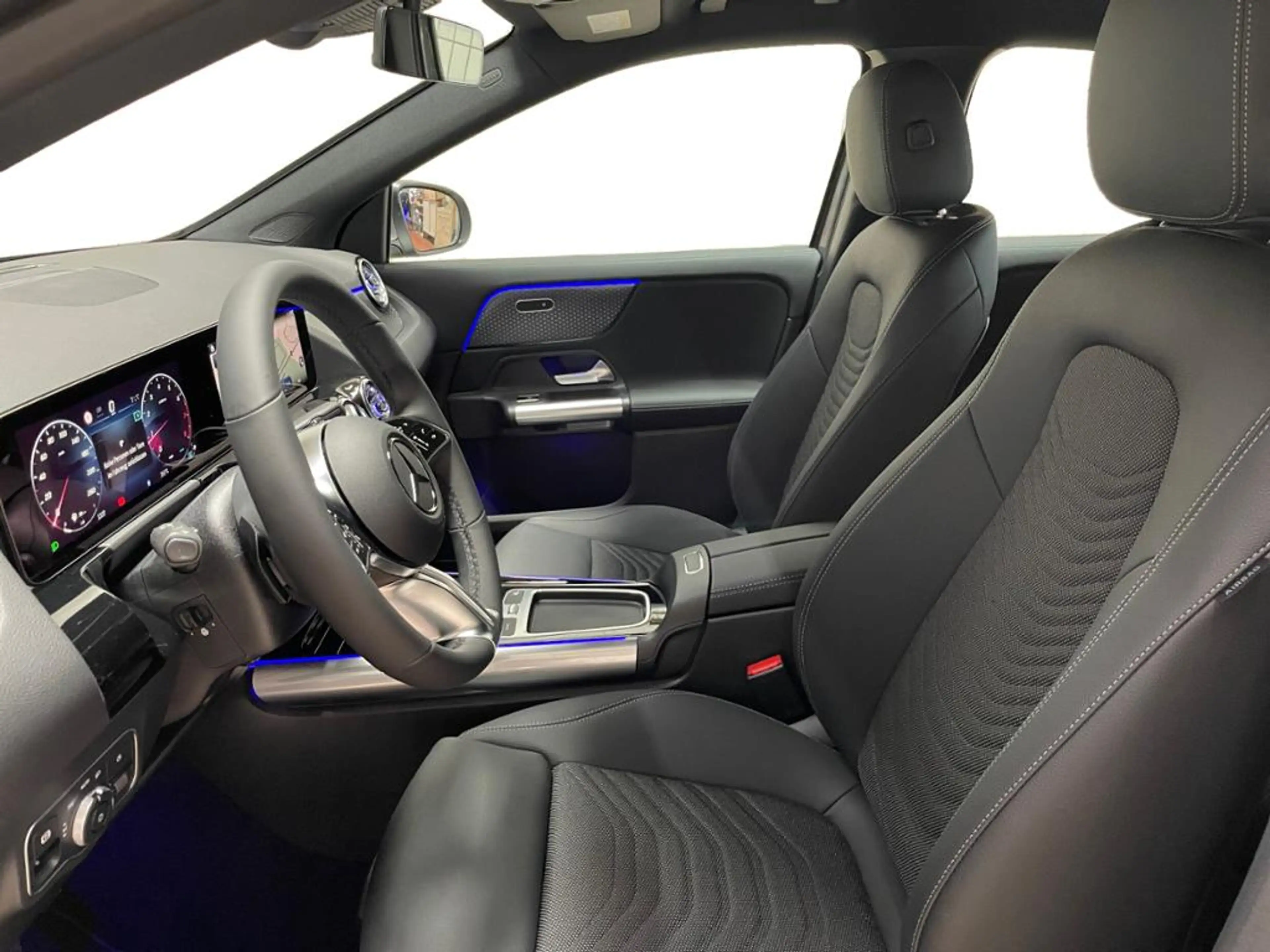 Mercedes-Benz GLA 180 MBUX+Progressive+Wide+Cam+LED+Navi+AUT — photo 9