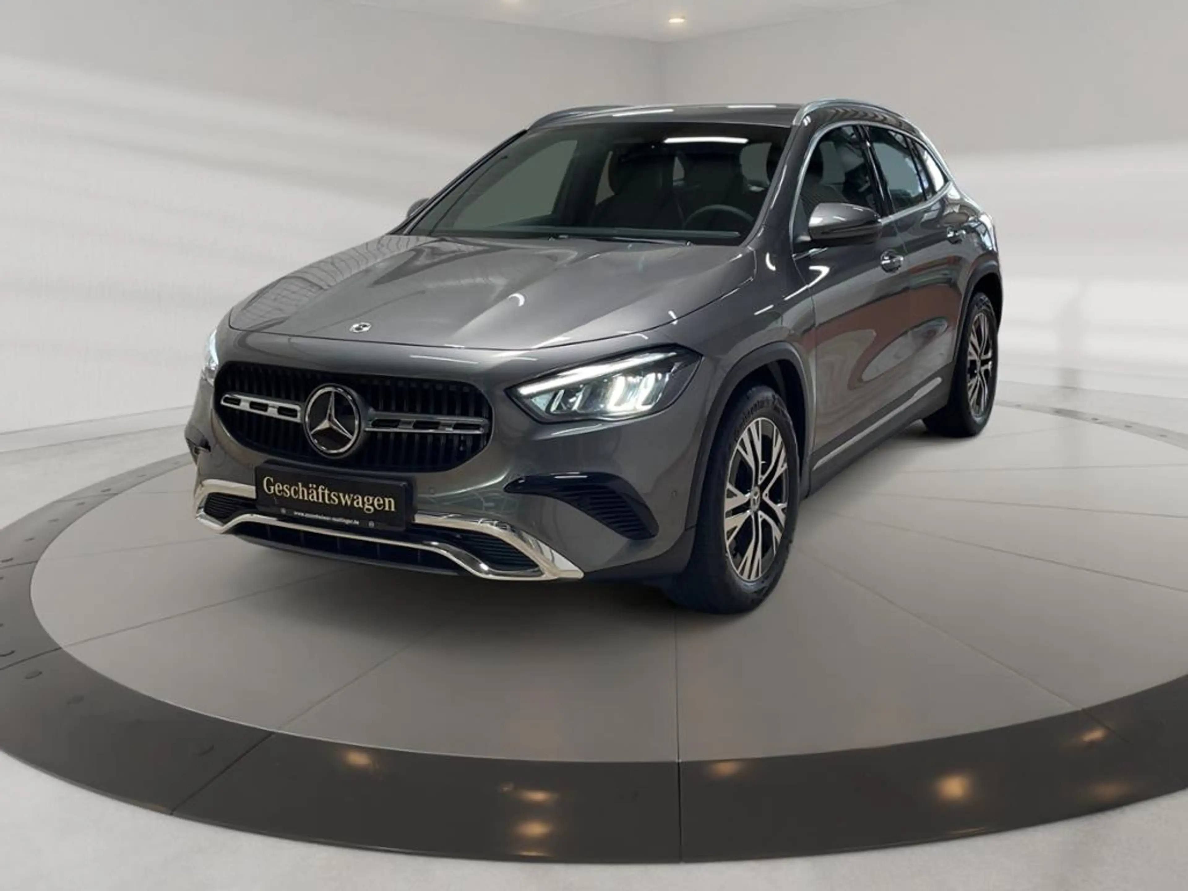Mercedes-Benz GLA 180 MBUX+Progressive+Wide+Cam+LED+Navi+AUT — photo 2