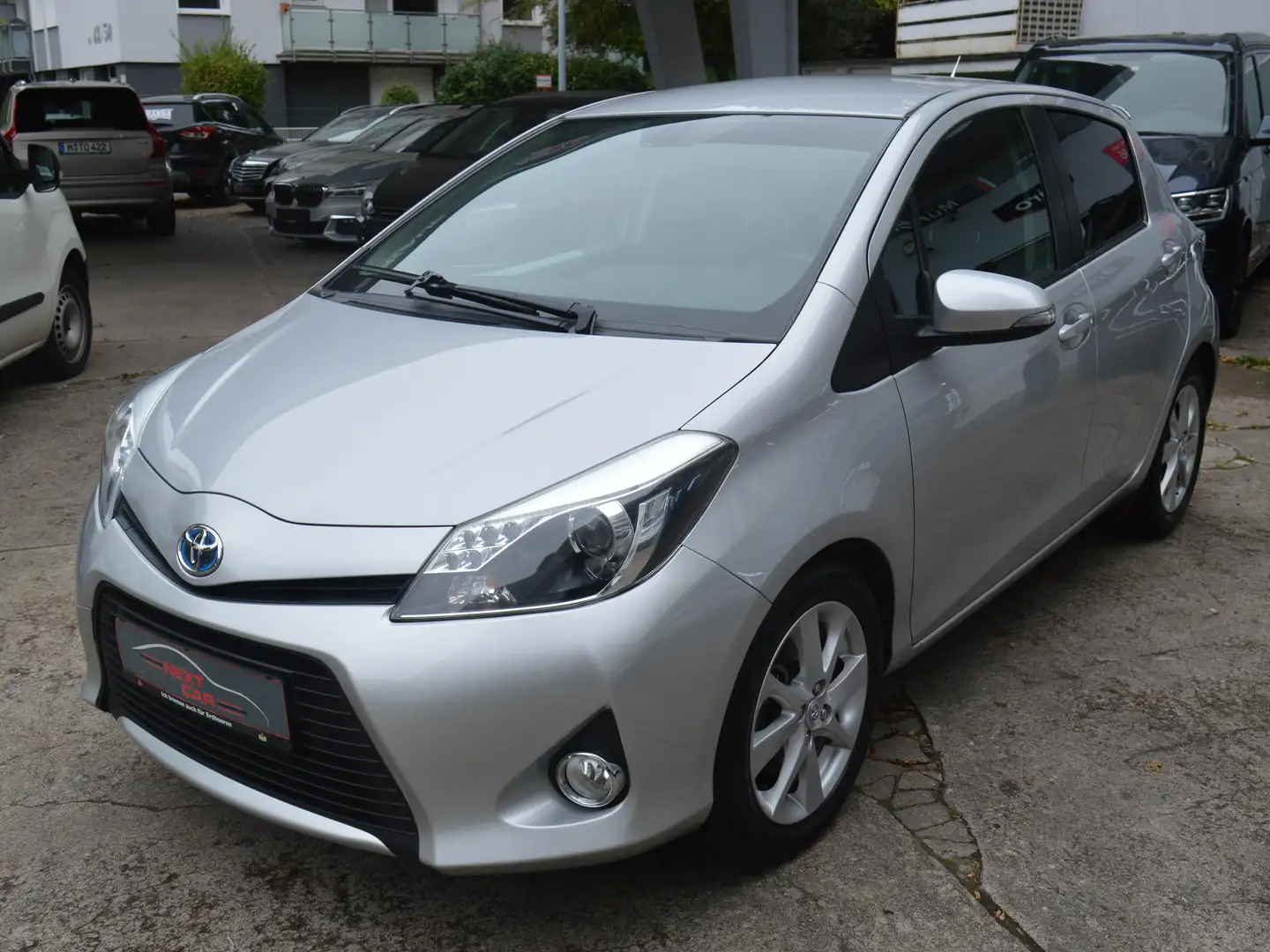 Toyota Yaris Yaris Hybrid Hybrid 1.5 VVT-i Club*Klimaautomatik* Silber - 1