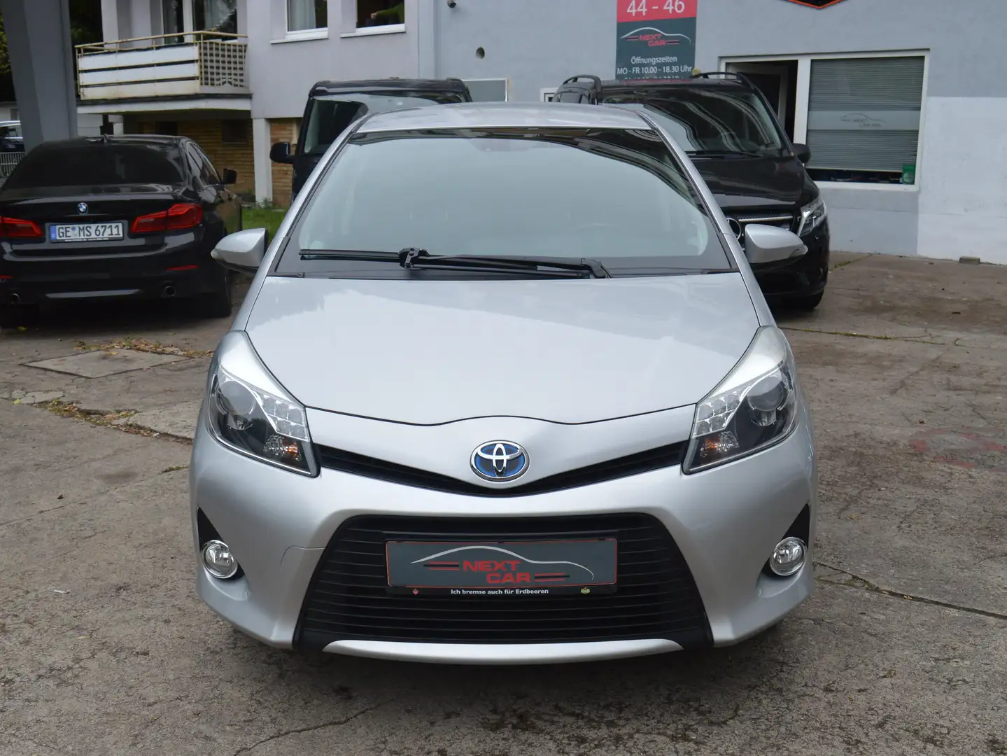 Toyota Yaris Yaris Hybrid Hybrid 1.5 VVT-i Club*Klimaautomatik* Silber - 2
