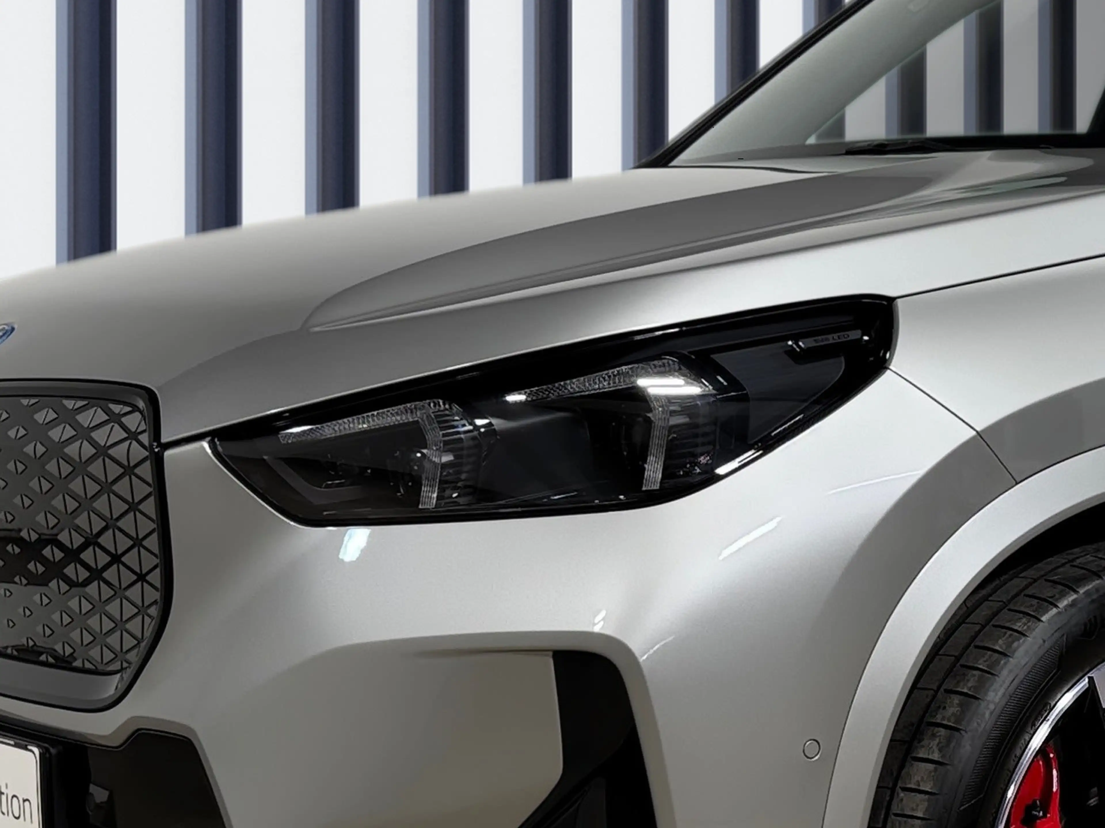 BMW iX1 xDrive30 — photo 3