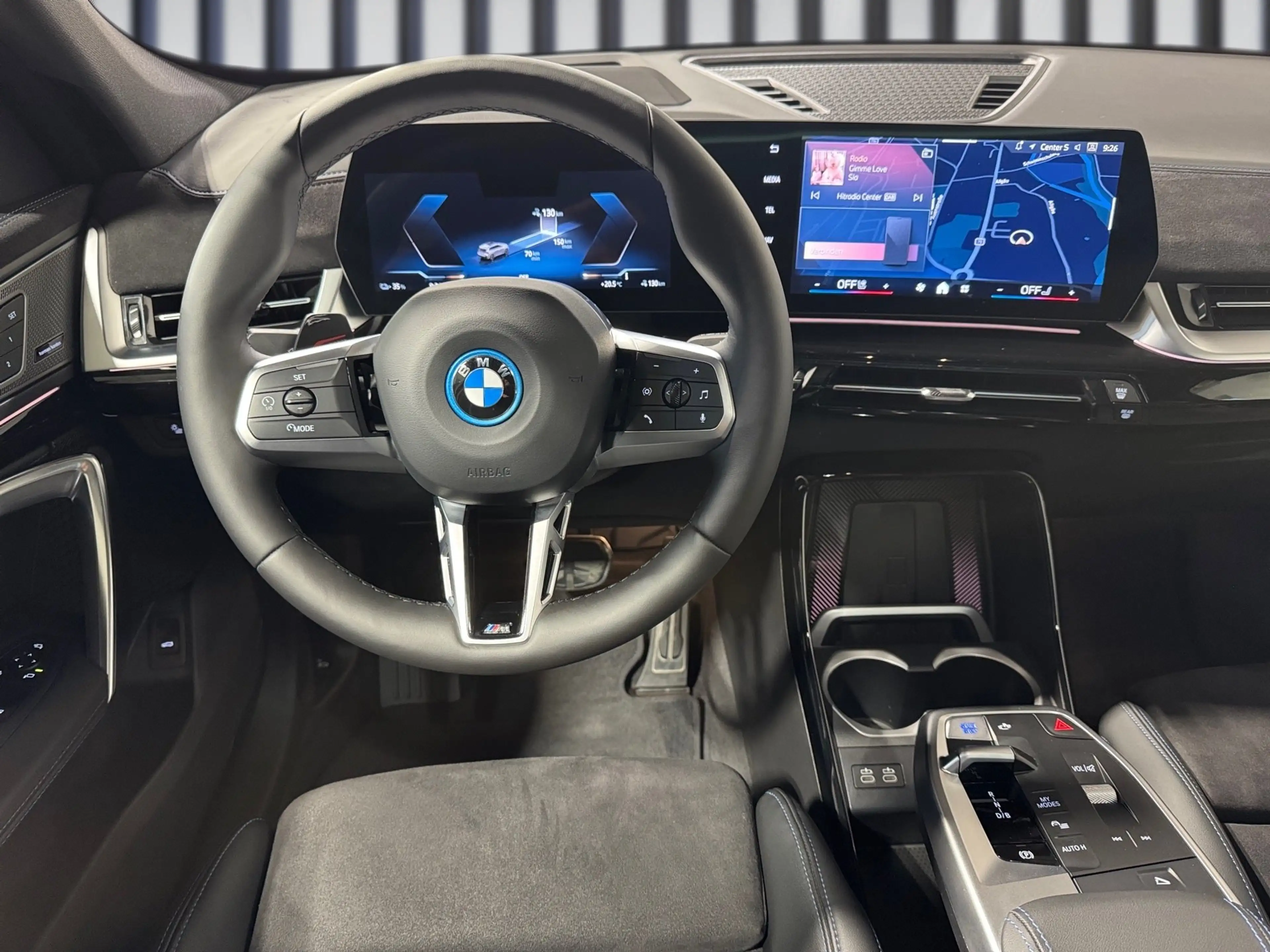 BMW iX1 xDrive30 — photo 9