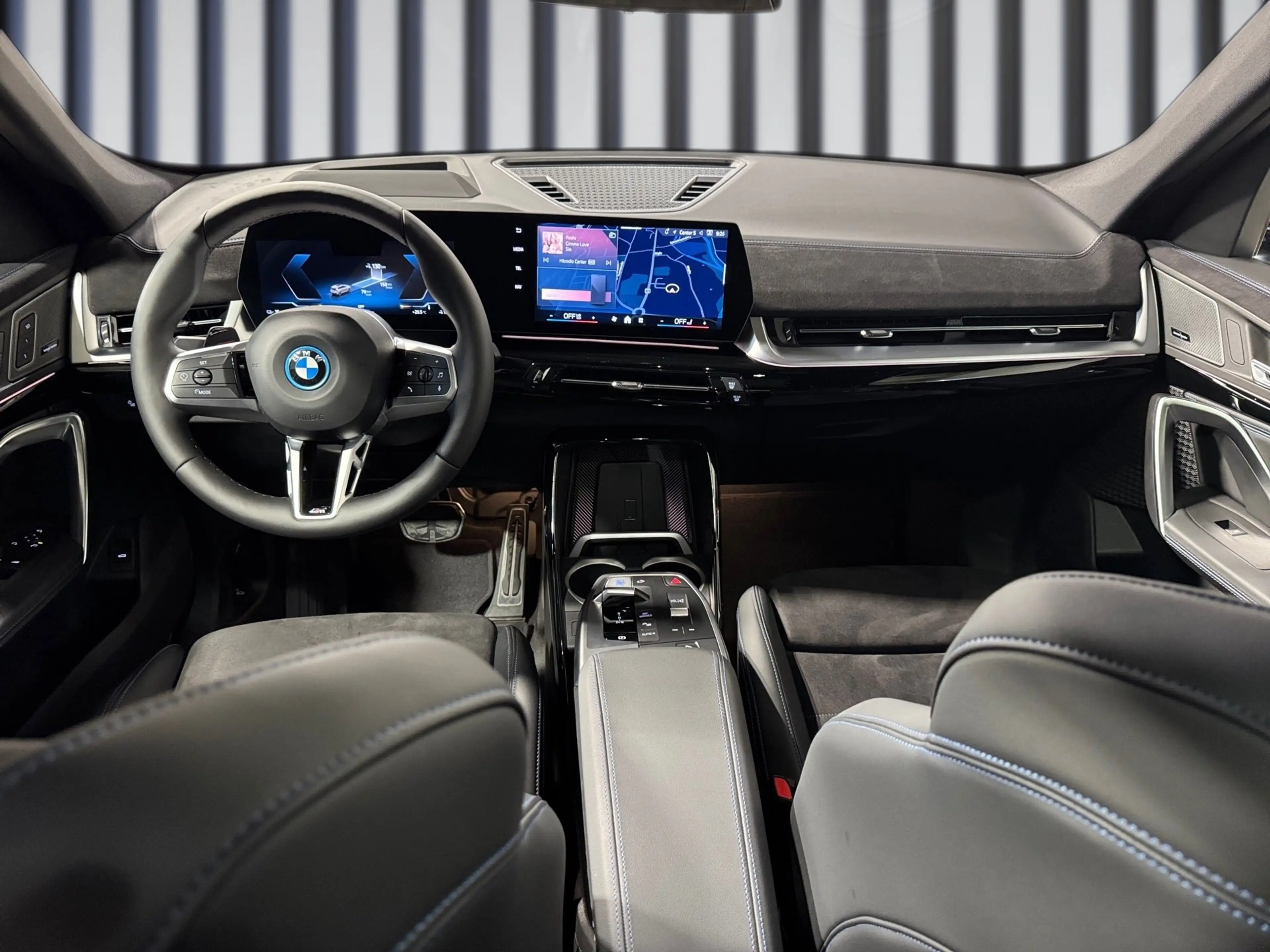 BMW iX1 xDrive30 — photo 10